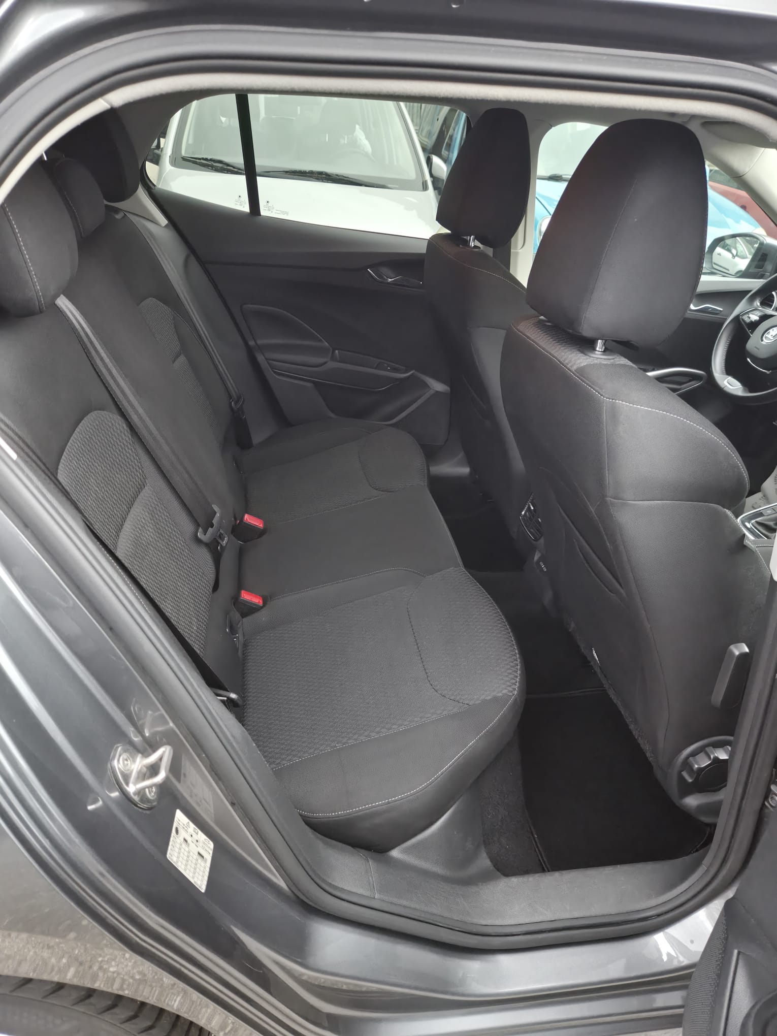 SKODA Fabia 1.0 TSI Style-image-8
