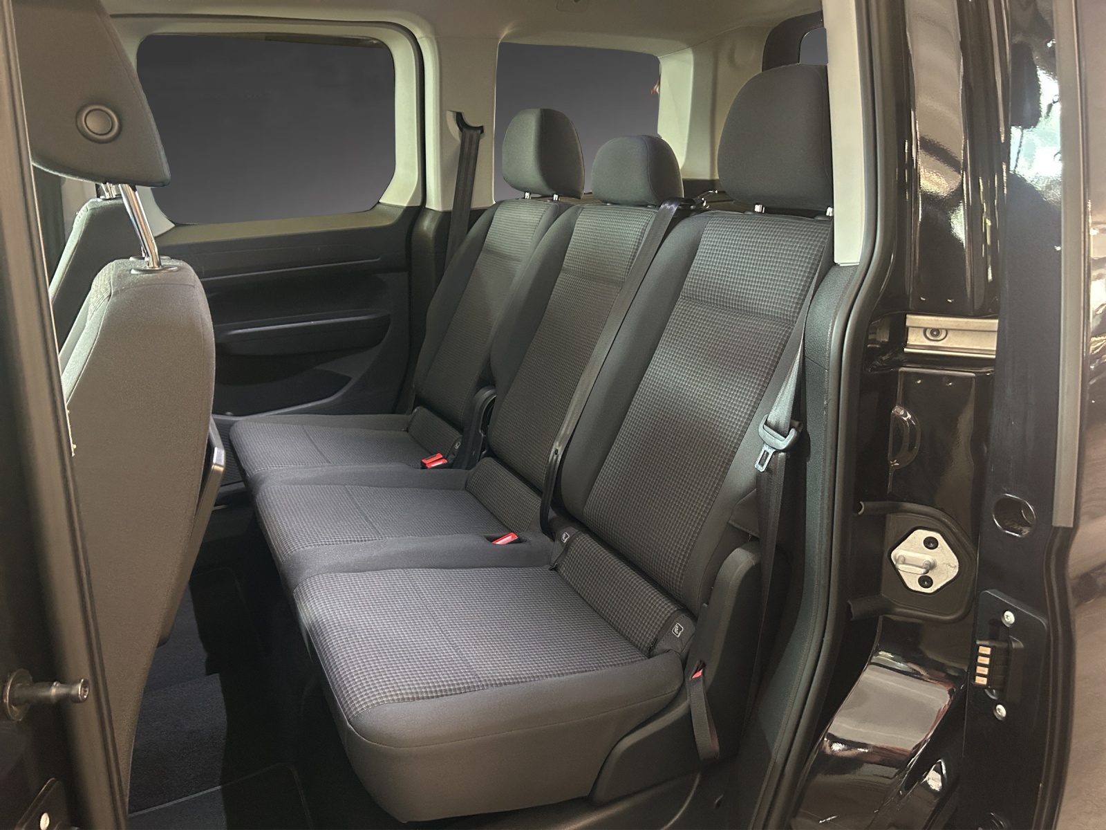 VW Caddy 2.0 TDI Liberty-image-6