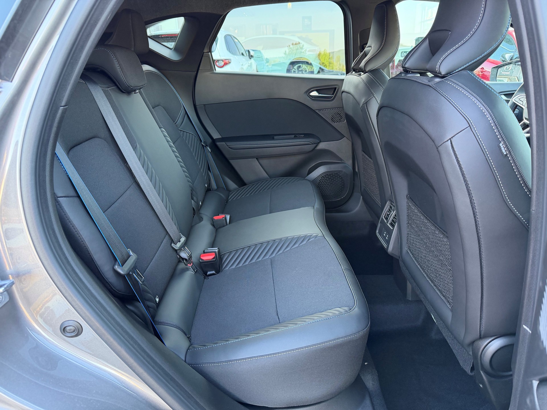 RENAULT Captur 1.8 E-Tech 160 Esprit Alpine DHT-image-10