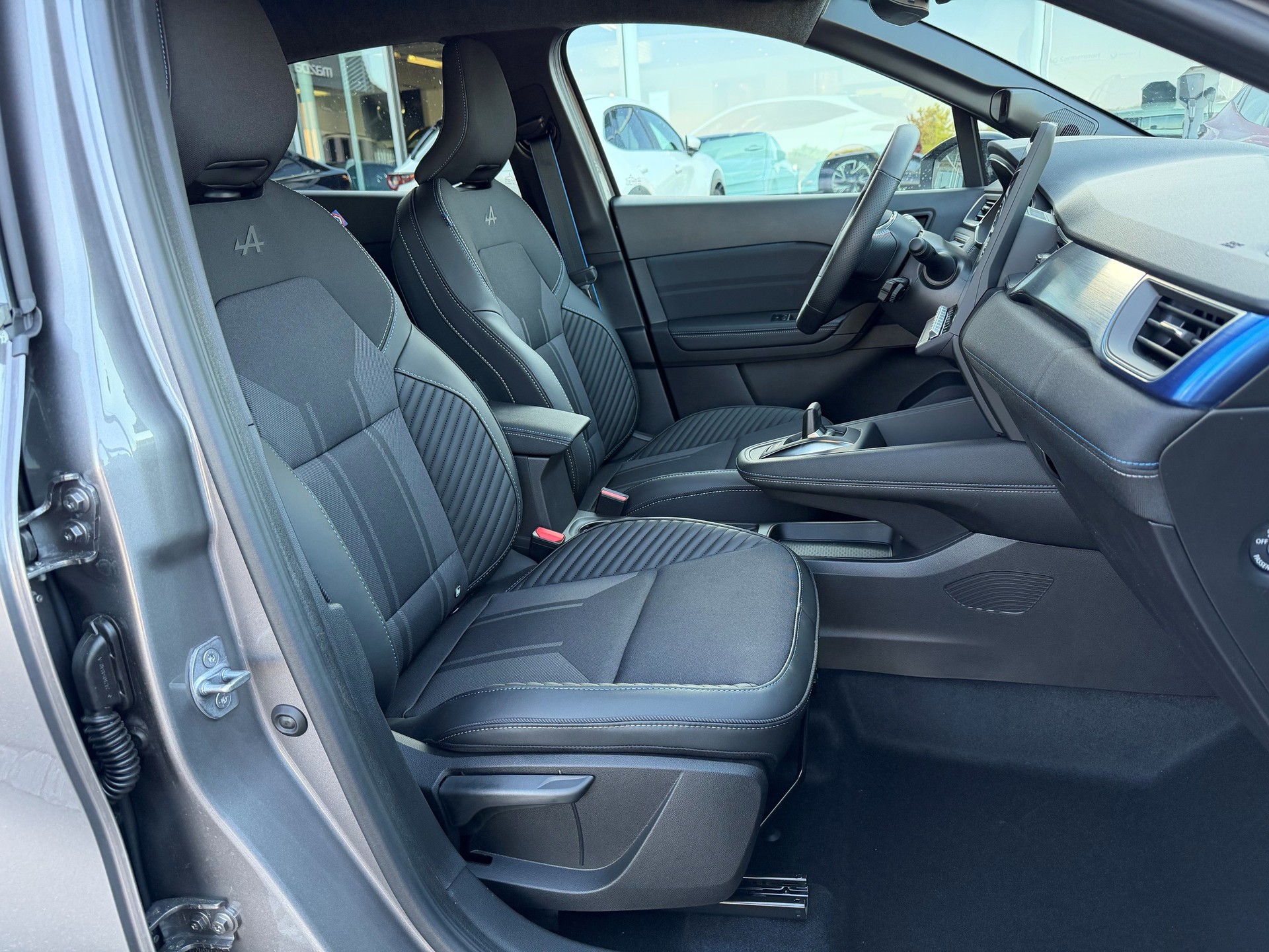 RENAULT Captur 1.8 E-Tech 160 Esprit Alpine DHT-image-8