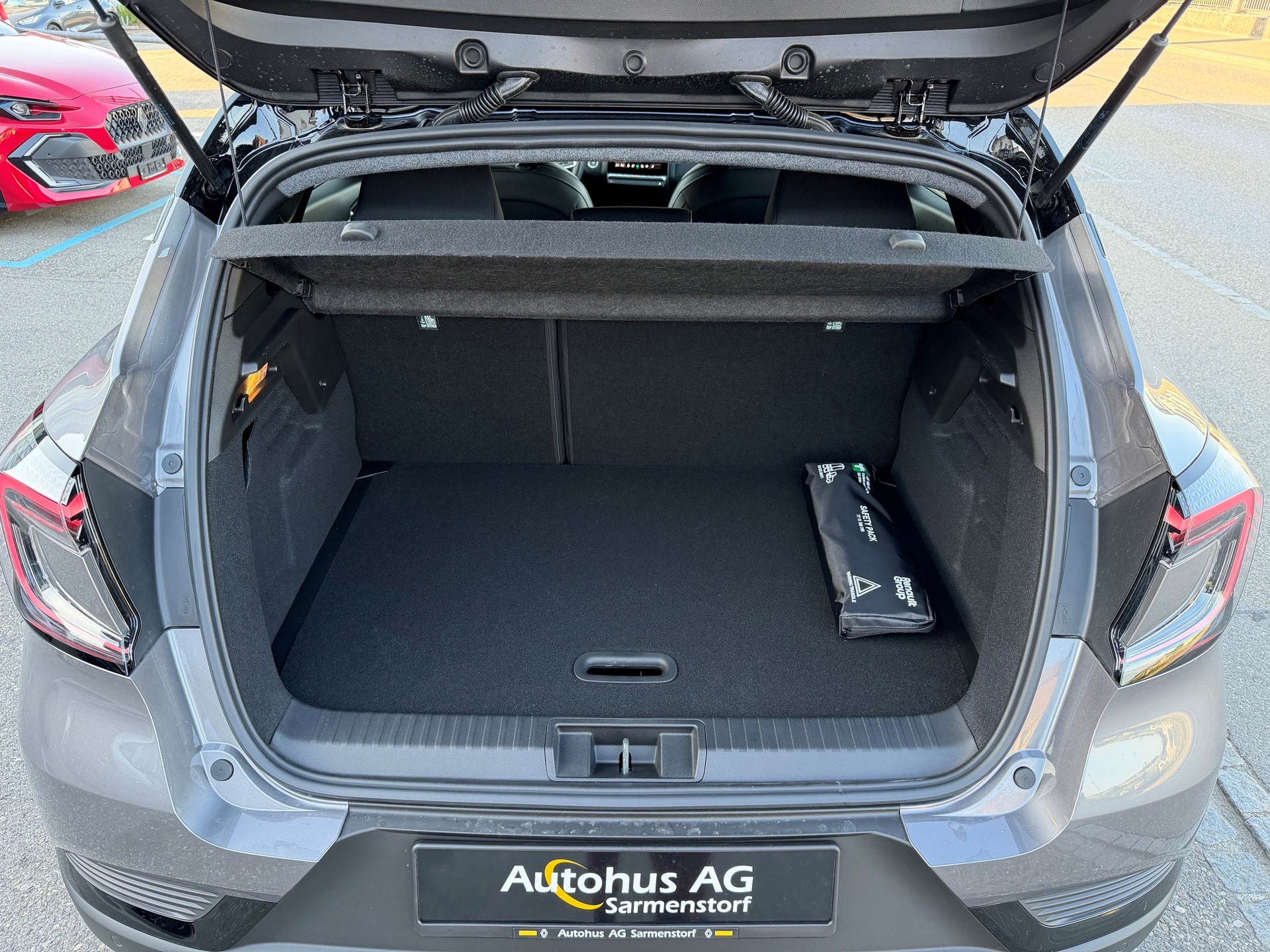 RENAULT Captur 1.8 E-Tech 160 Esprit Alpine DHT-image-11