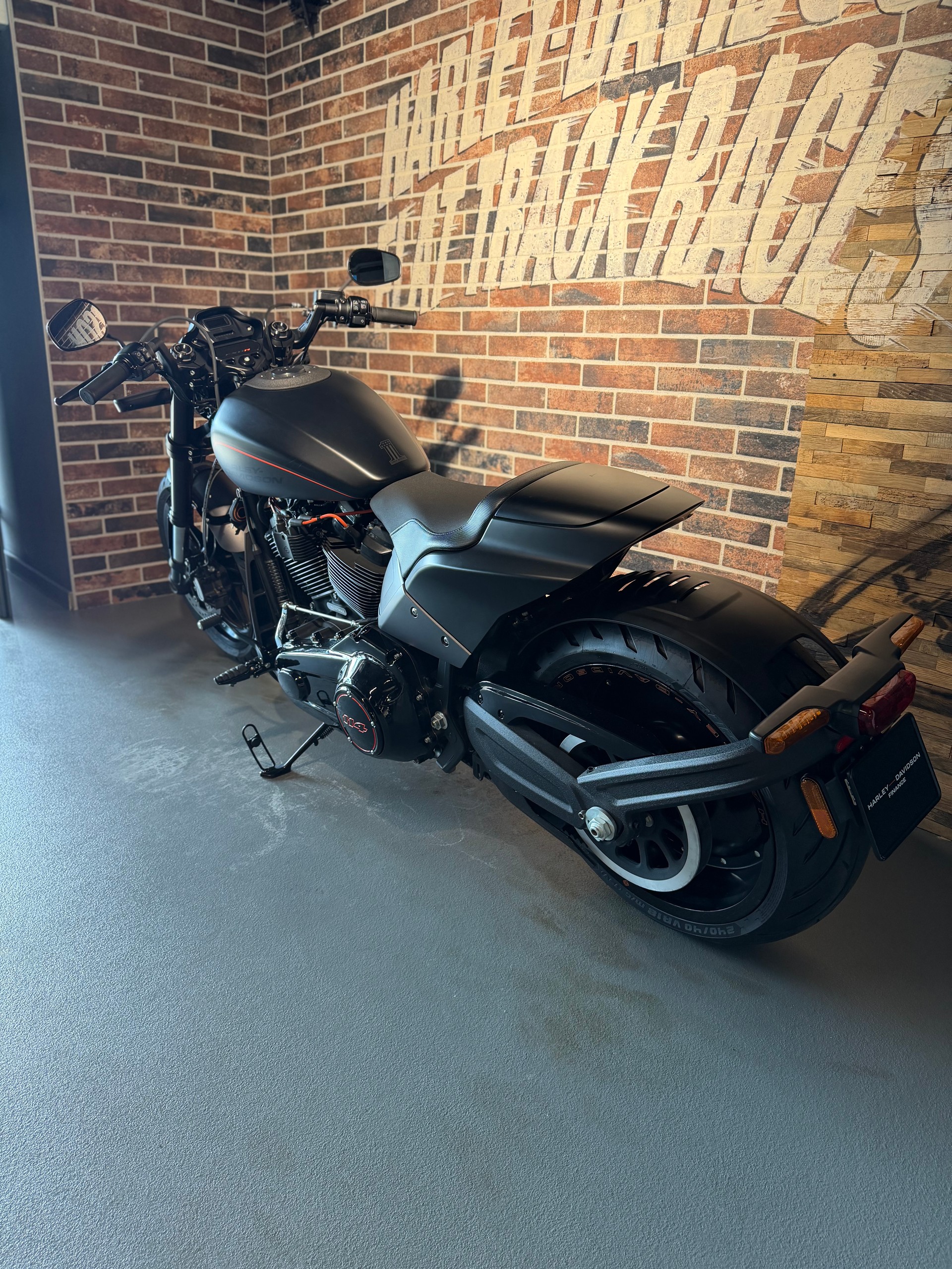 HARLEY-DAVIDSON FXDRS 114 ABS-showroom-element-2