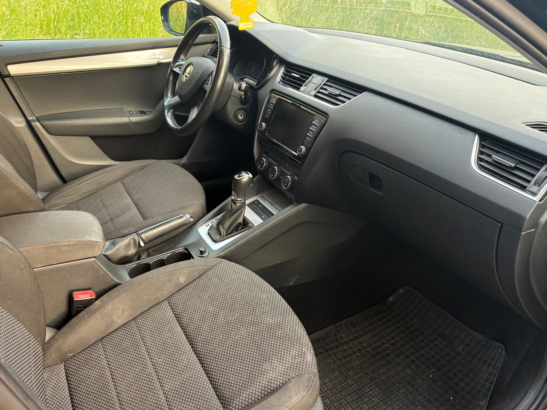 SKODA Octavia Combi 2.0 TDI Elegance DSG-image-5