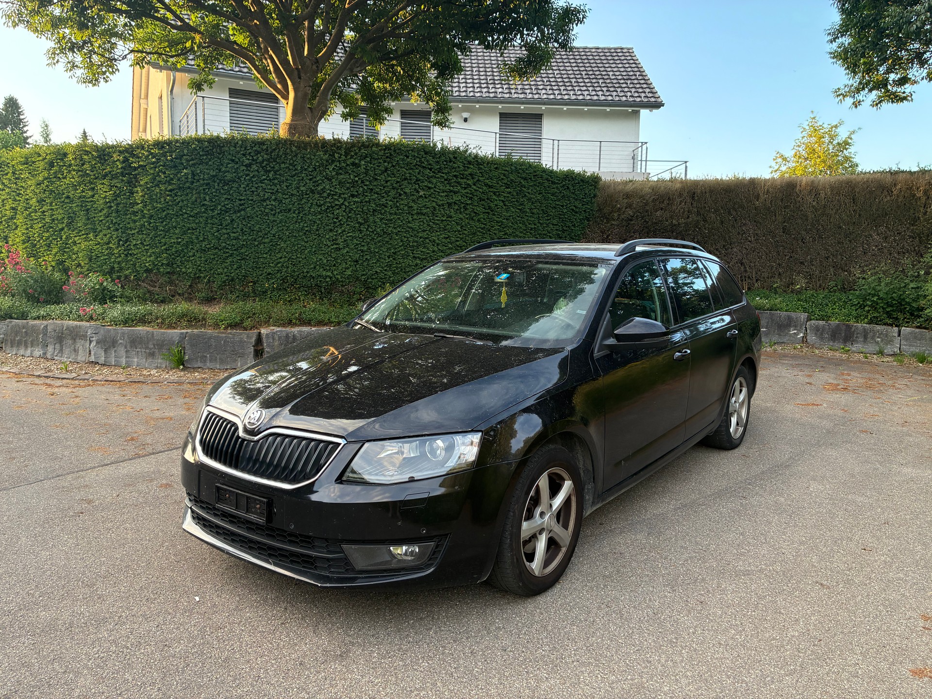 SKODA Octavia Combi 2.0 TDI Elegance DSG-image-0