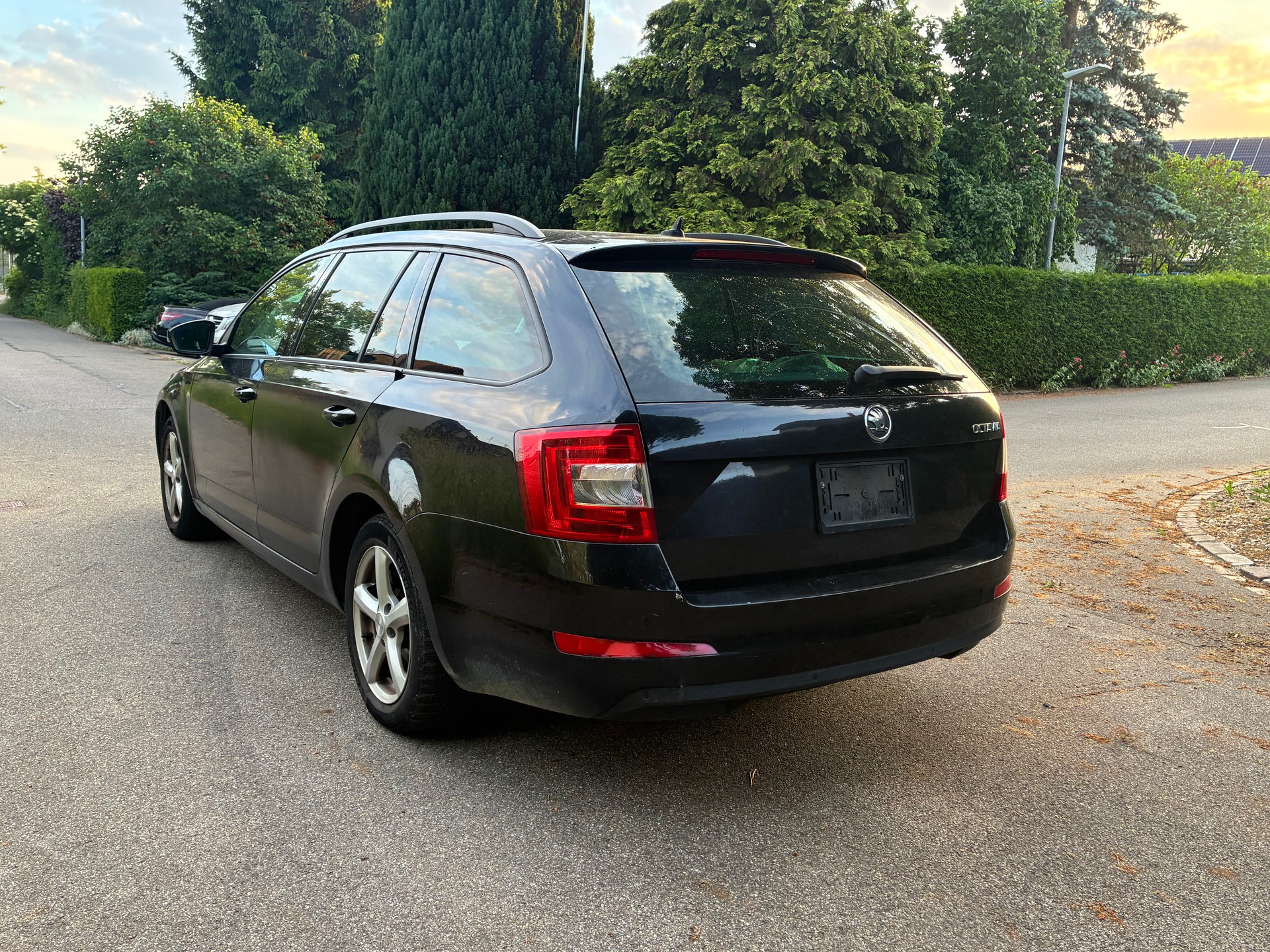 SKODA Octavia Combi 2.0 TDI Elegance DSG-image-2