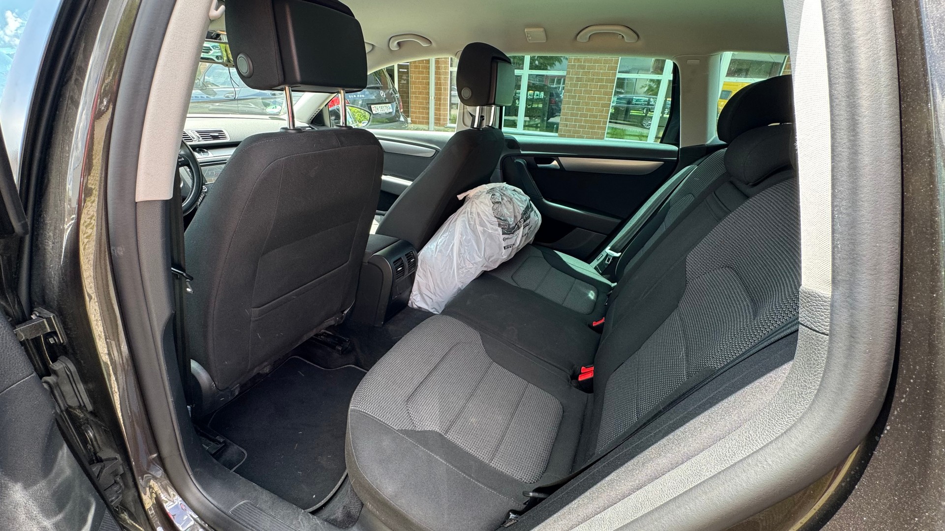 VW Passat 2.0 TDI BlueMotion Technology Trendline-image-6