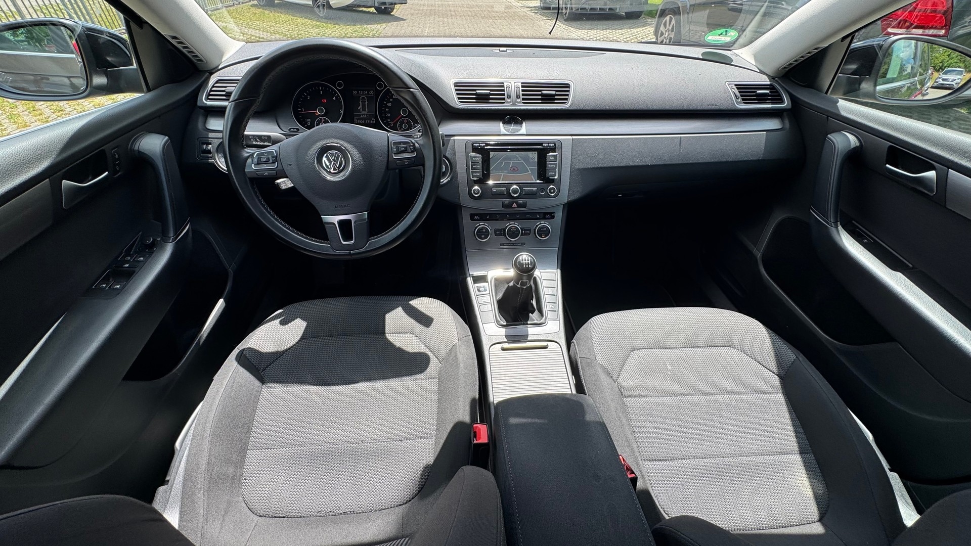 VW Passat 2.0 TDI BlueMotion Technology Trendline-image-7