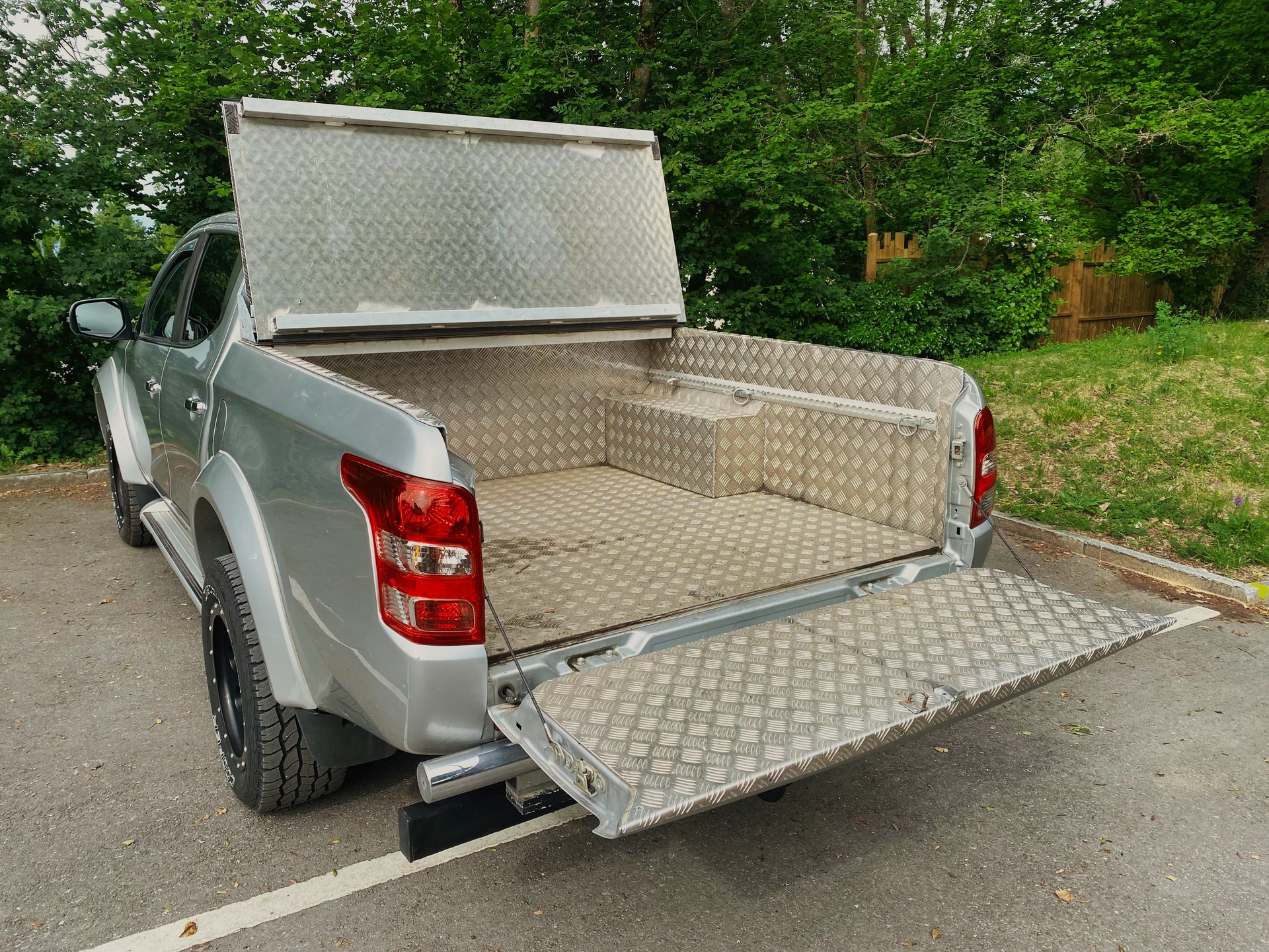 MITSUBISHI 2.4 DID 181 4x4 Style-image-3