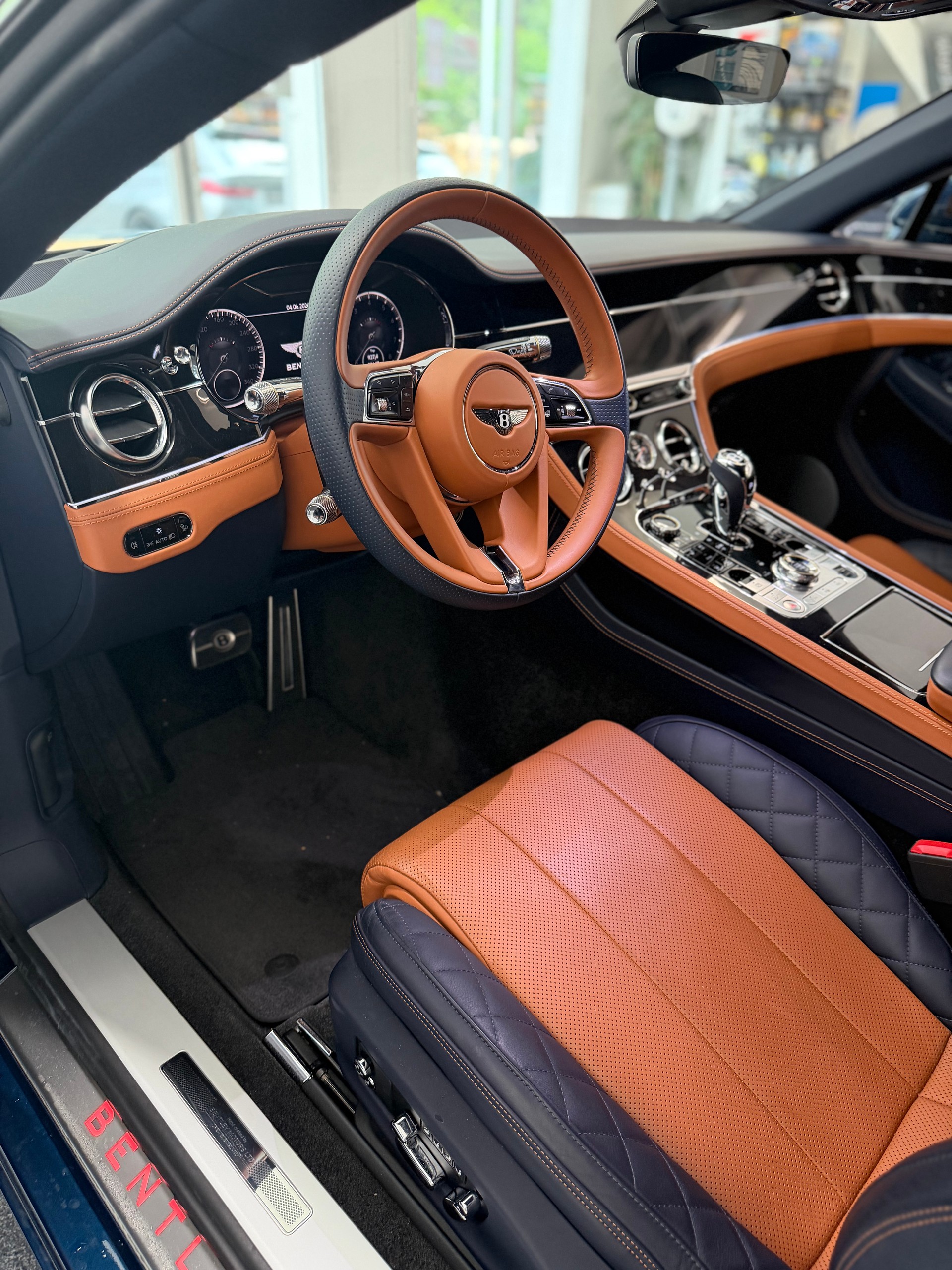 BENTLEY Continental GT 6.0 W12-image-8