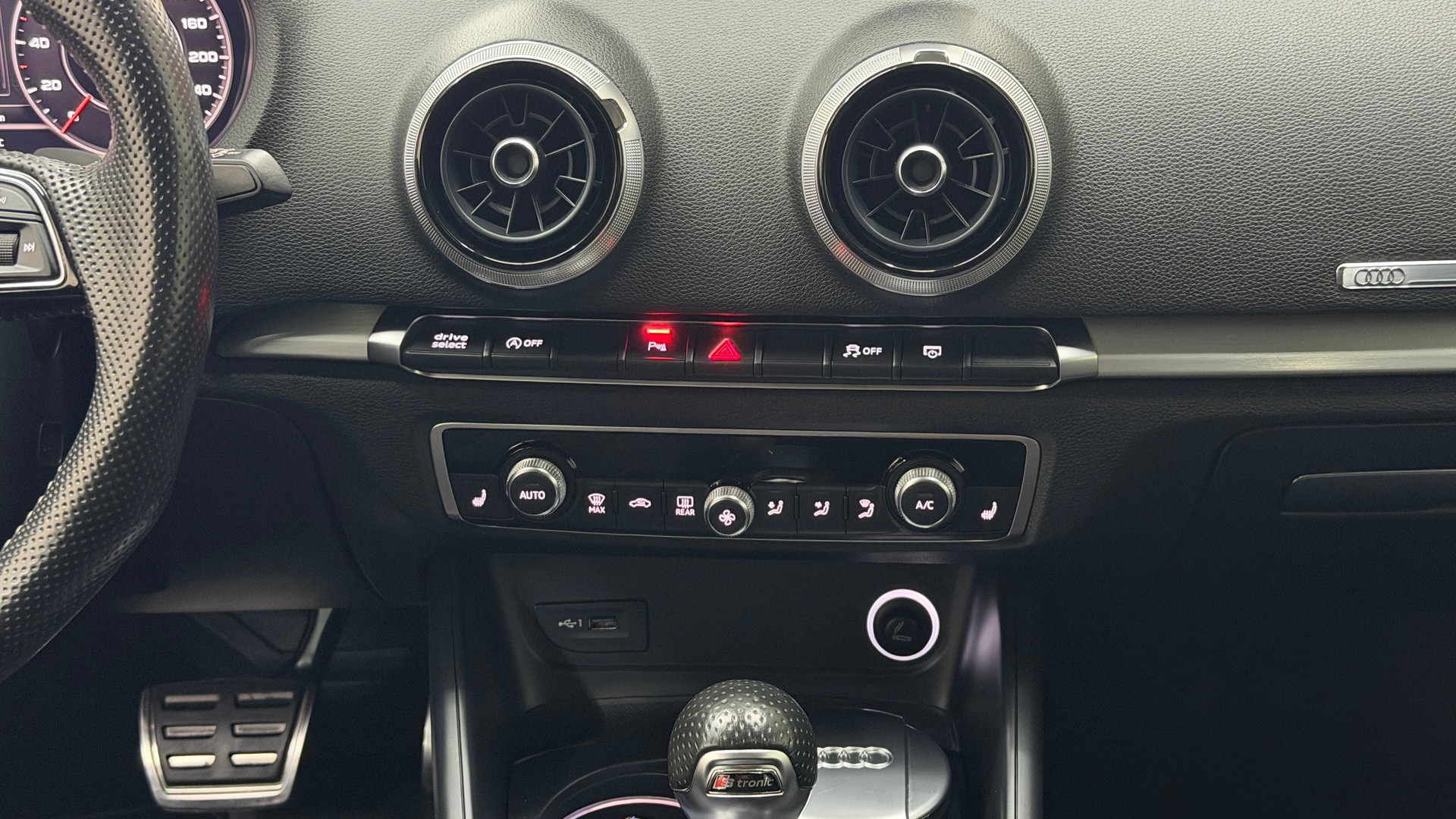 AUDI A3 Sportback 1.5 TFSI S-tronic Sport-image-12