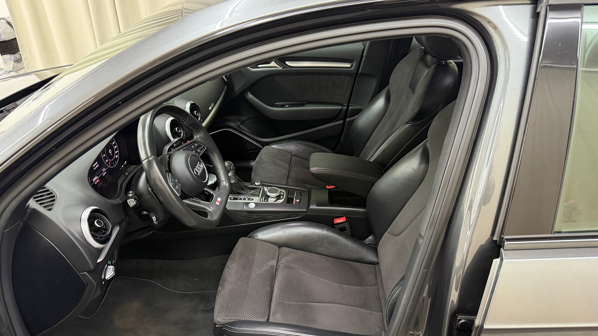 AUDI A3 Sportback 1.5 TFSI S-tronic Sport-image-6