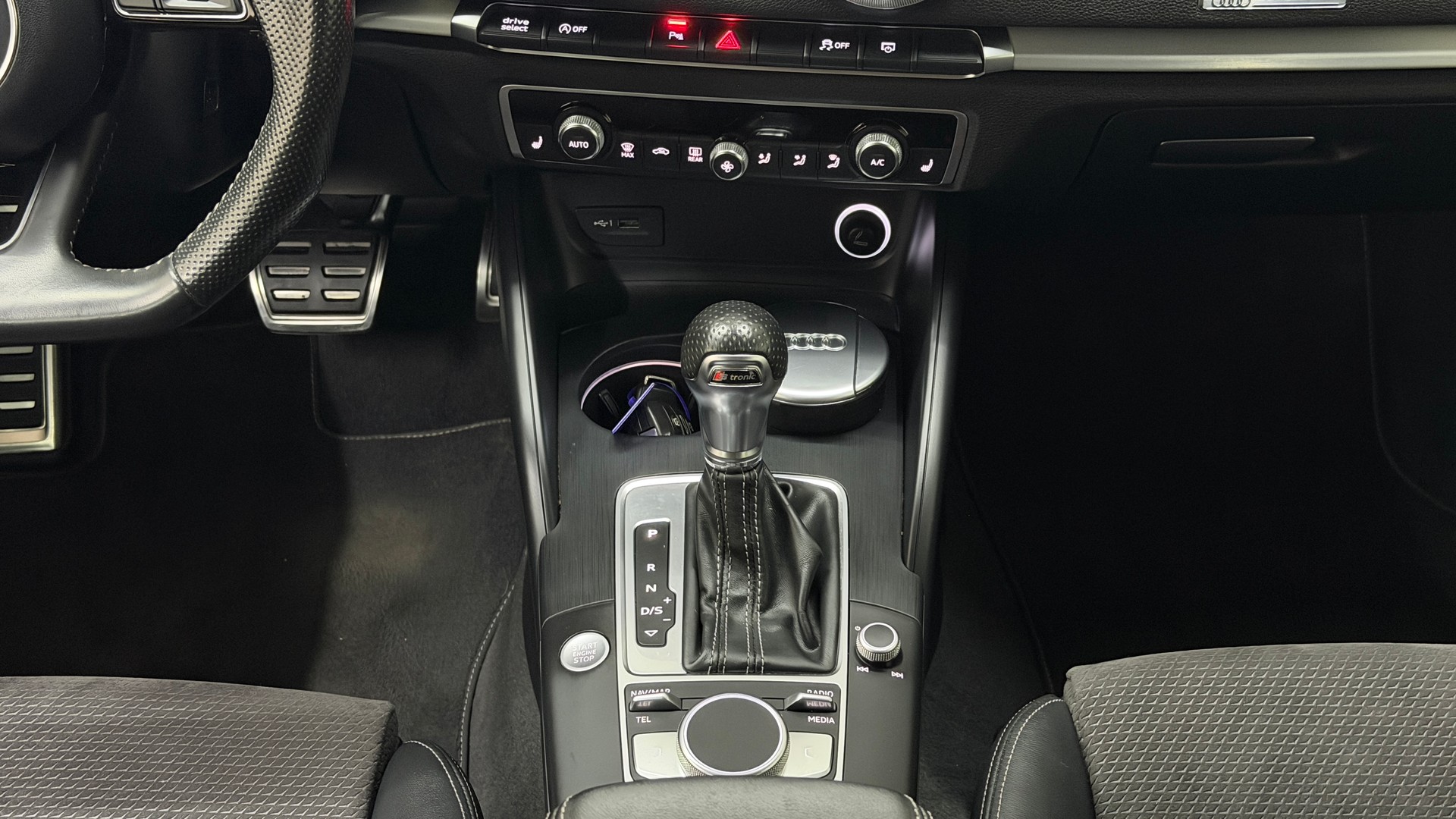 AUDI A3 Sportback 1.5 TFSI S-tronic Sport-image-14