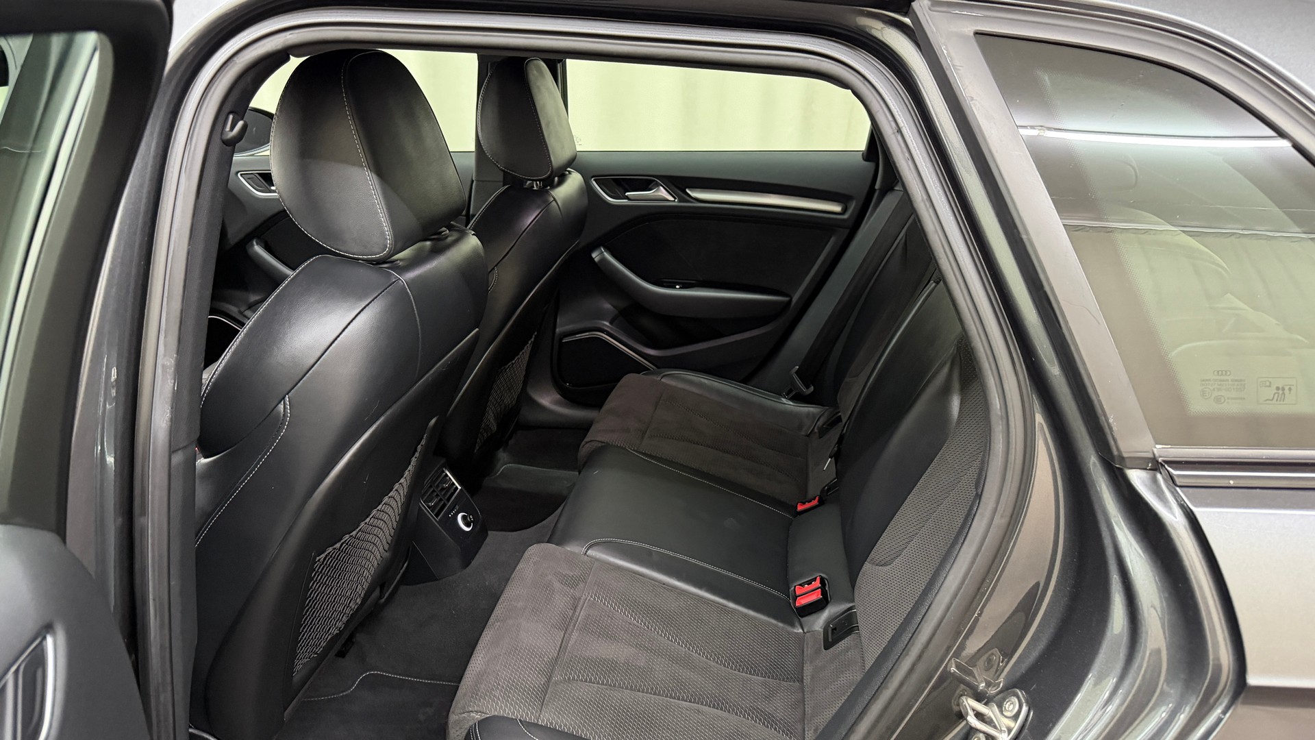 AUDI A3 Sportback 1.5 TFSI S-tronic Sport-image-11