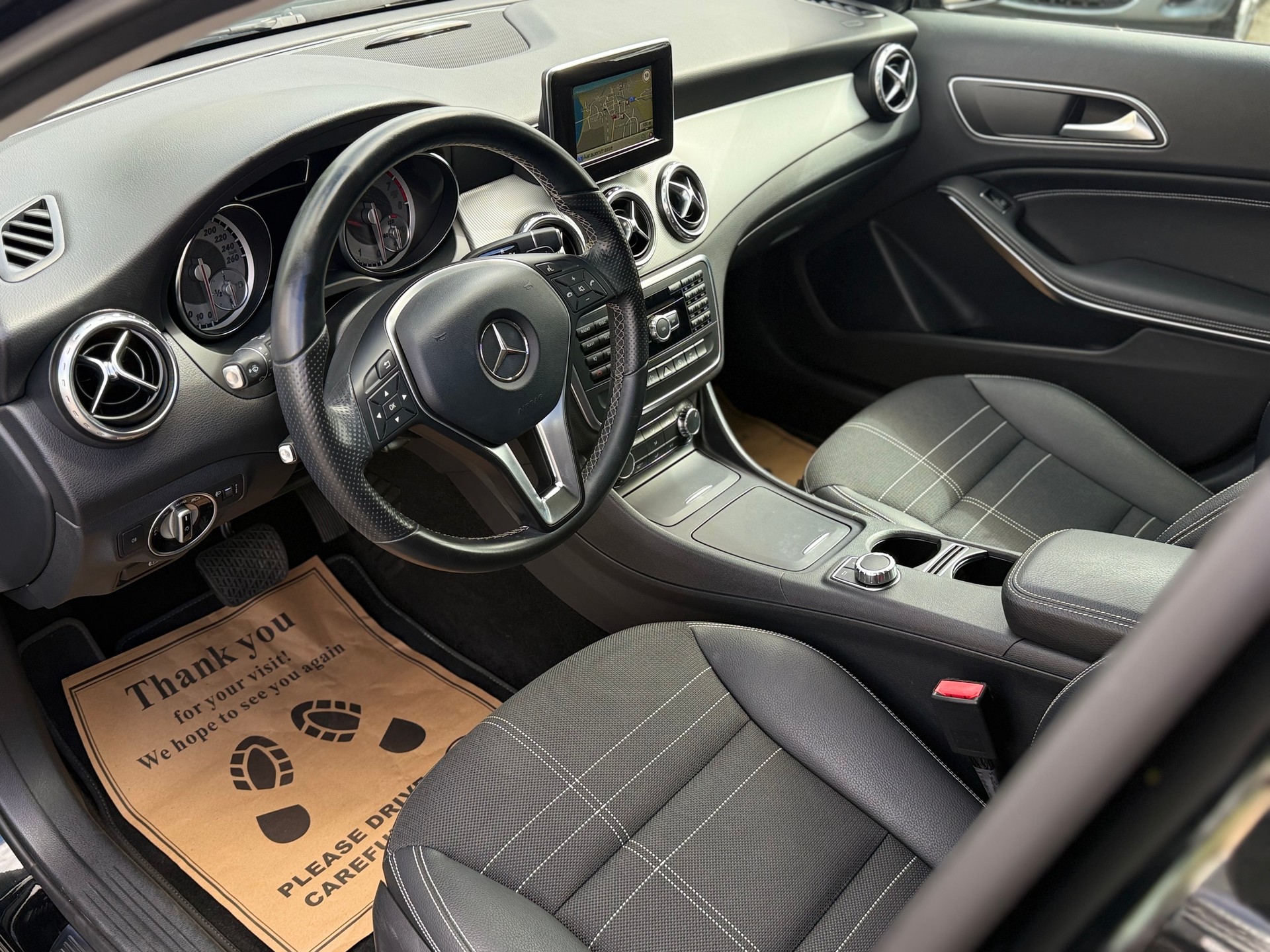 MERCEDES-BENZ GLA 200 Night Star 7G-DCT-image-8