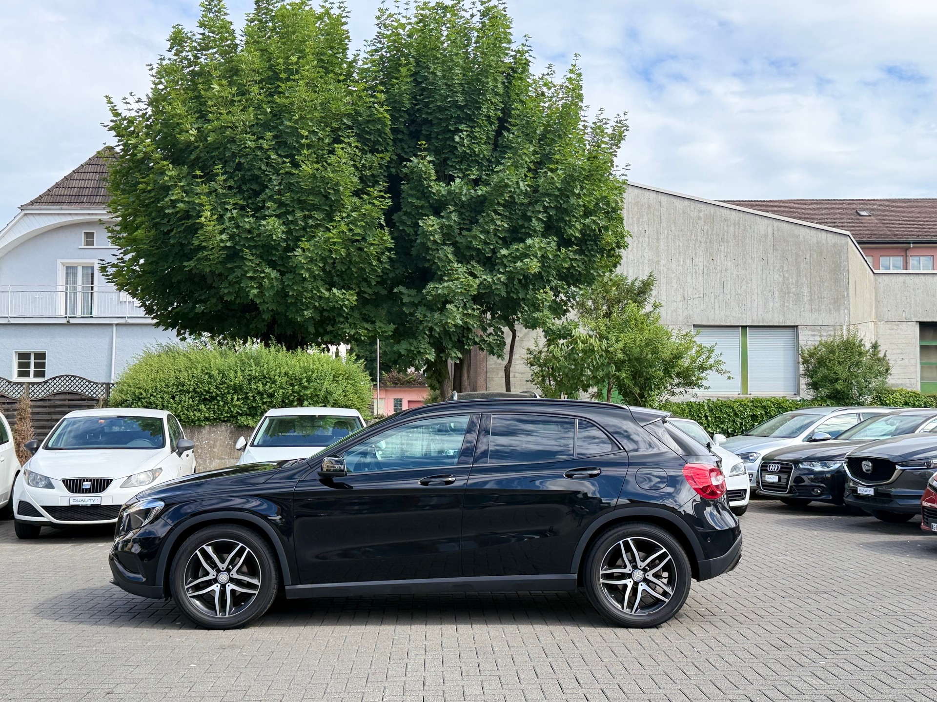 MERCEDES-BENZ GLA 200 Night Star 7G-DCT-image-1