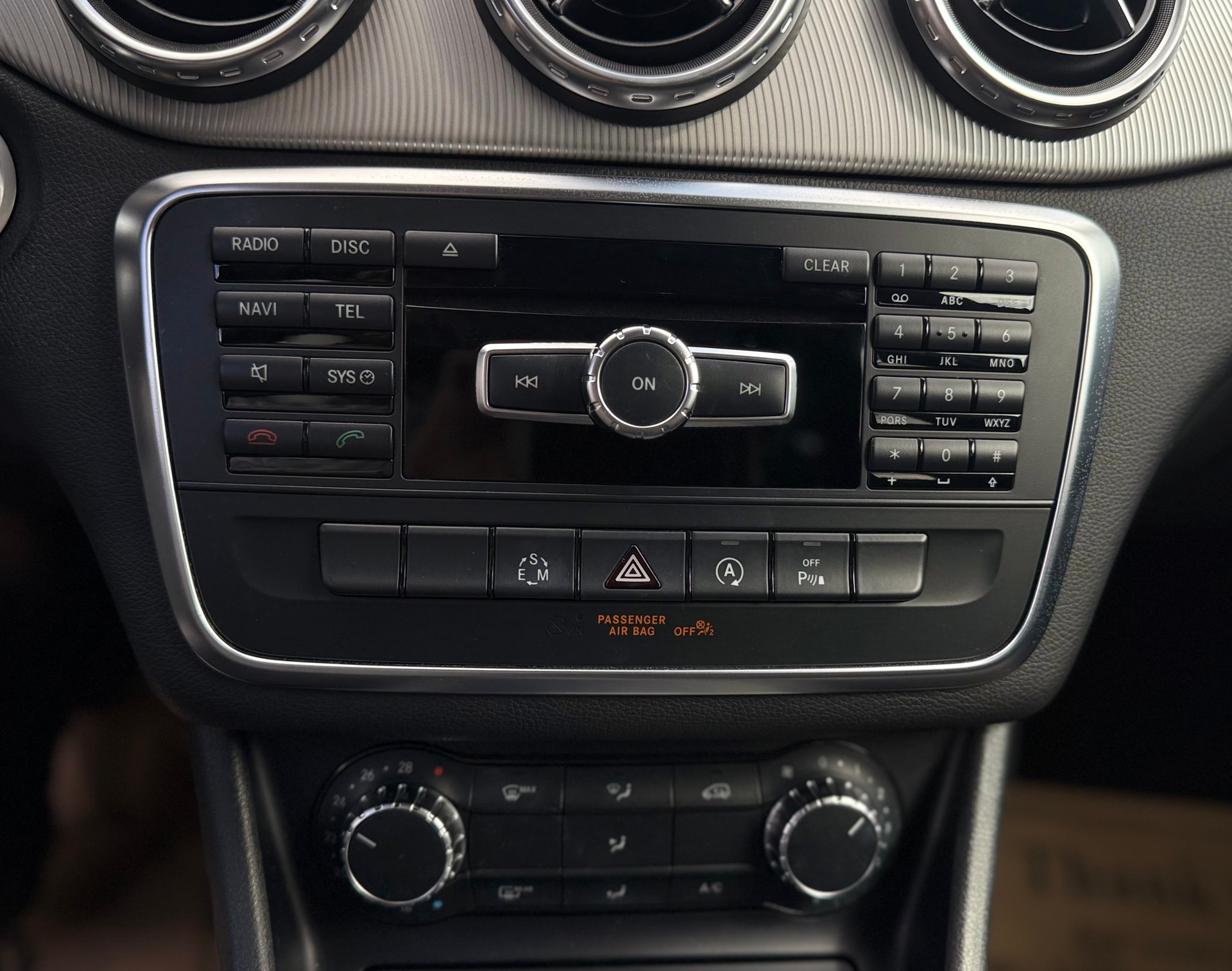 MERCEDES-BENZ GLA 200 Night Star 7G-DCT-image-14
