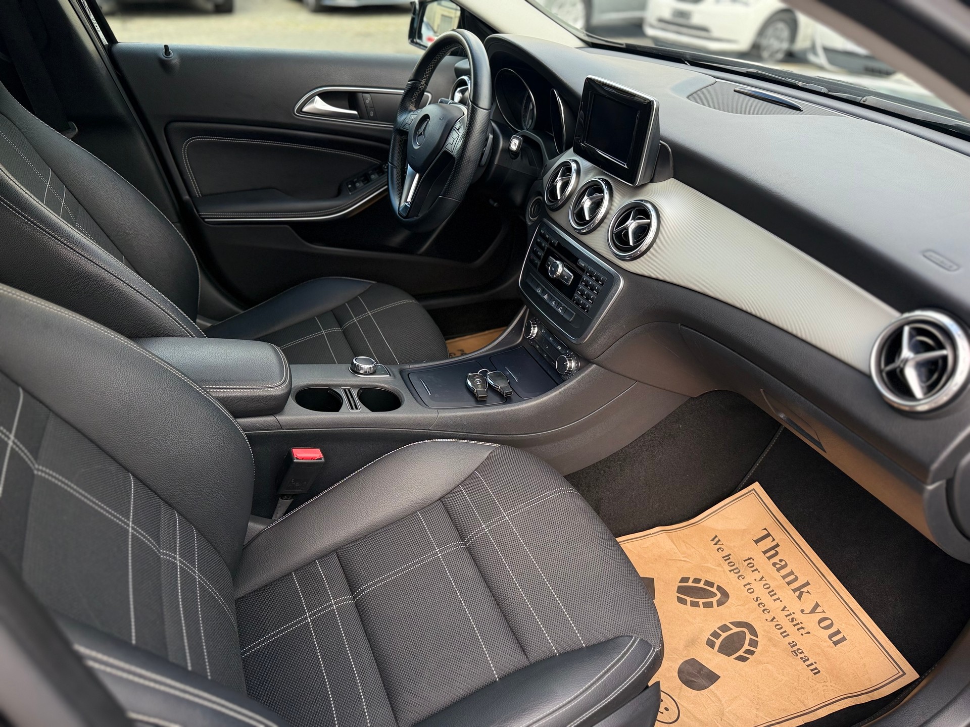 MERCEDES-BENZ GLA 200 Night Star 7G-DCT-image-9
