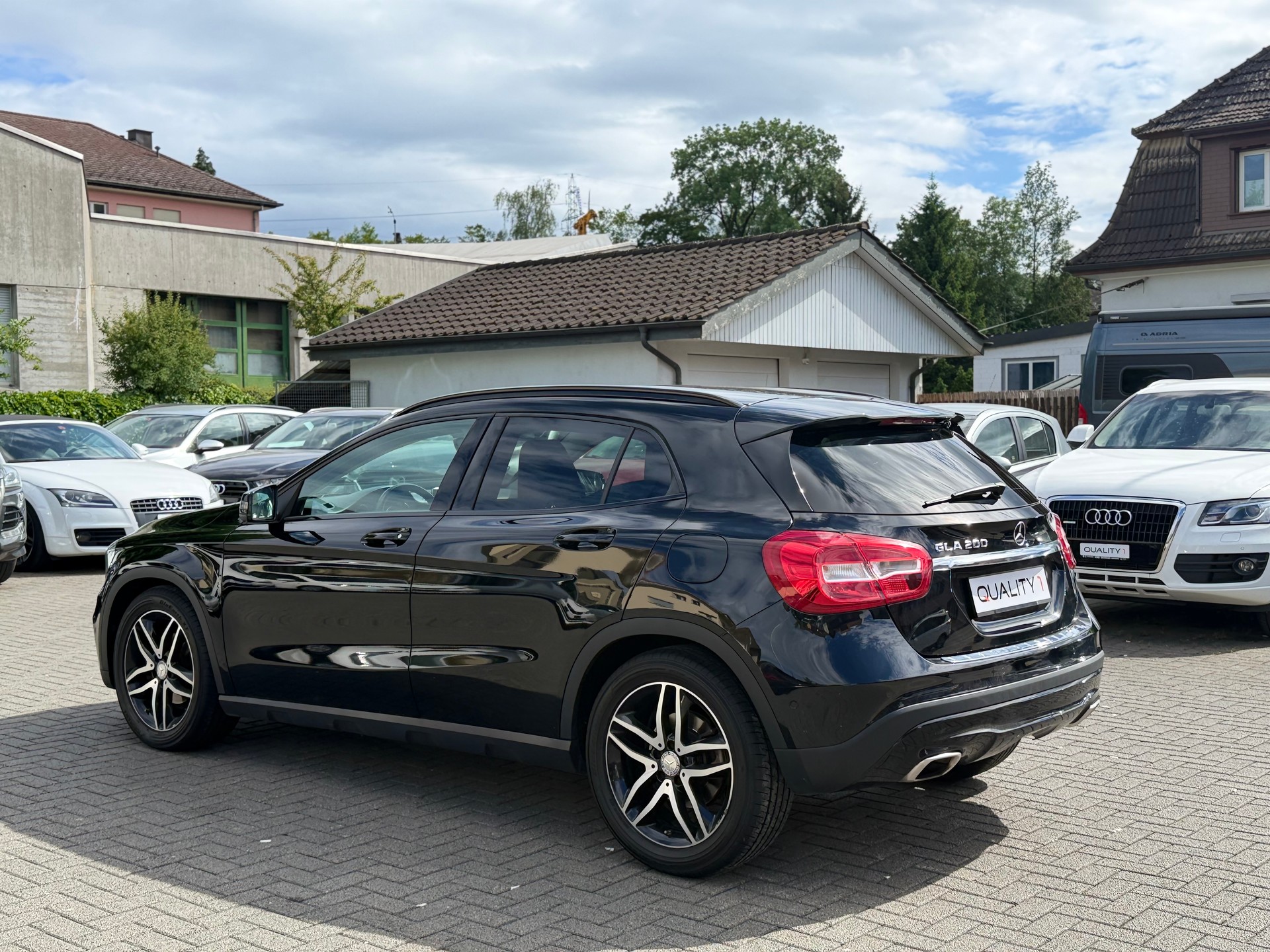 MERCEDES-BENZ GLA 200 Night Star 7G-DCT-image-4