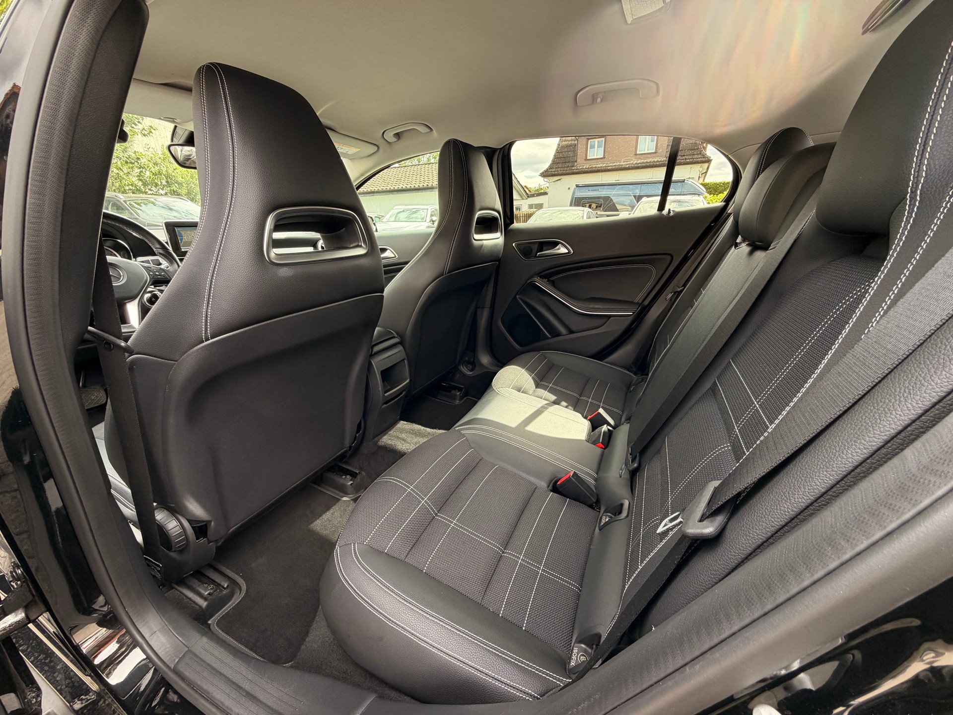 MERCEDES-BENZ GLA 200 Night Star 7G-DCT-image-20