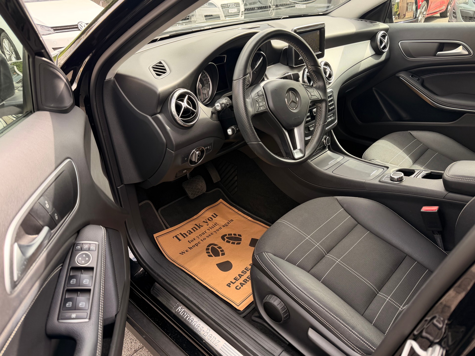 MERCEDES-BENZ GLA 200 Night Star 7G-DCT-image-18