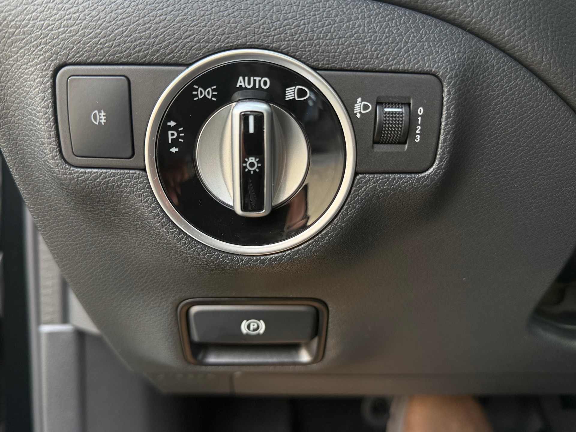 MERCEDES-BENZ GLA 200 Night Star 7G-DCT-image-10