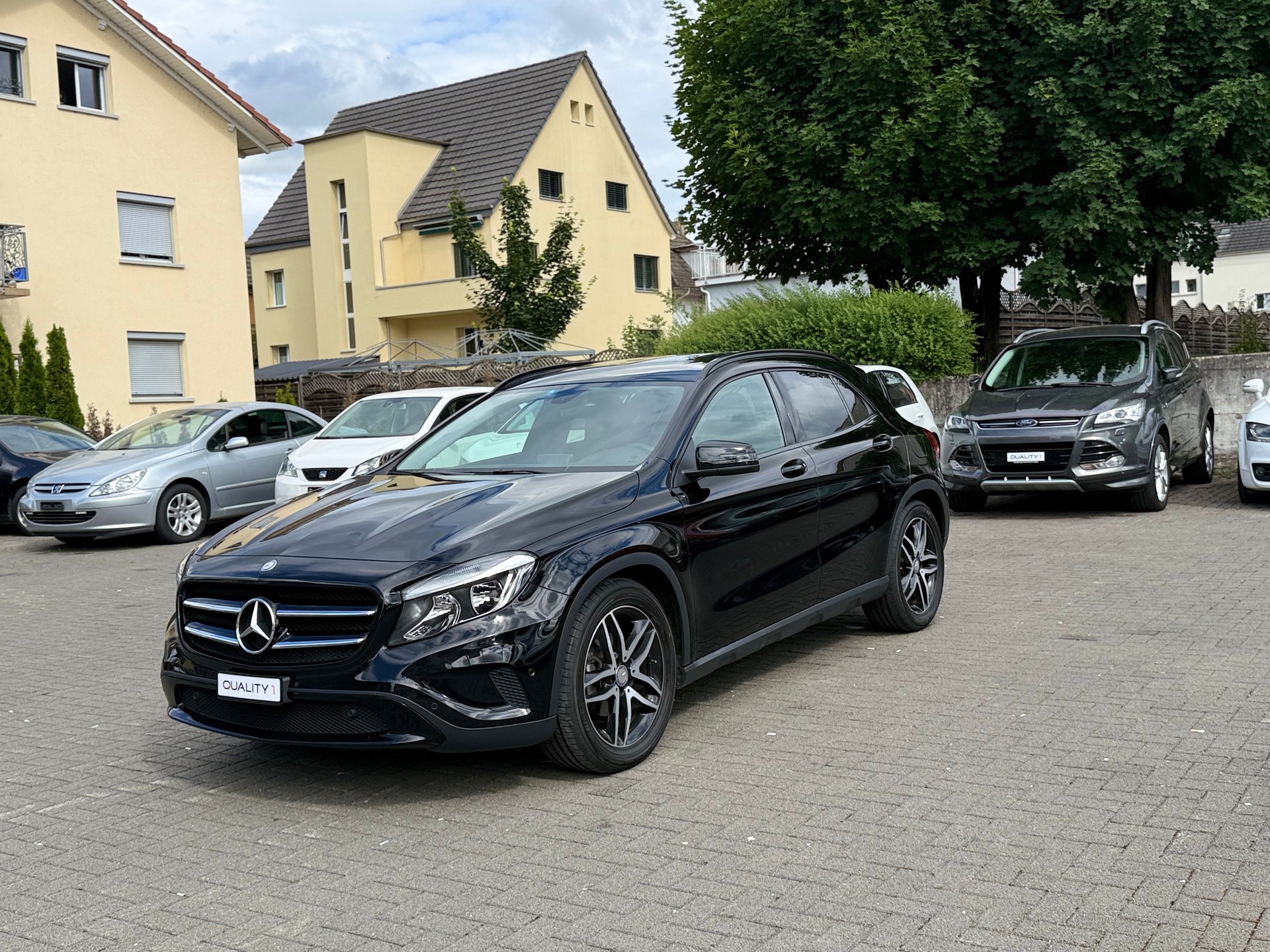 MERCEDES-BENZ GLA 200 Night Star 7G-DCT-image-3