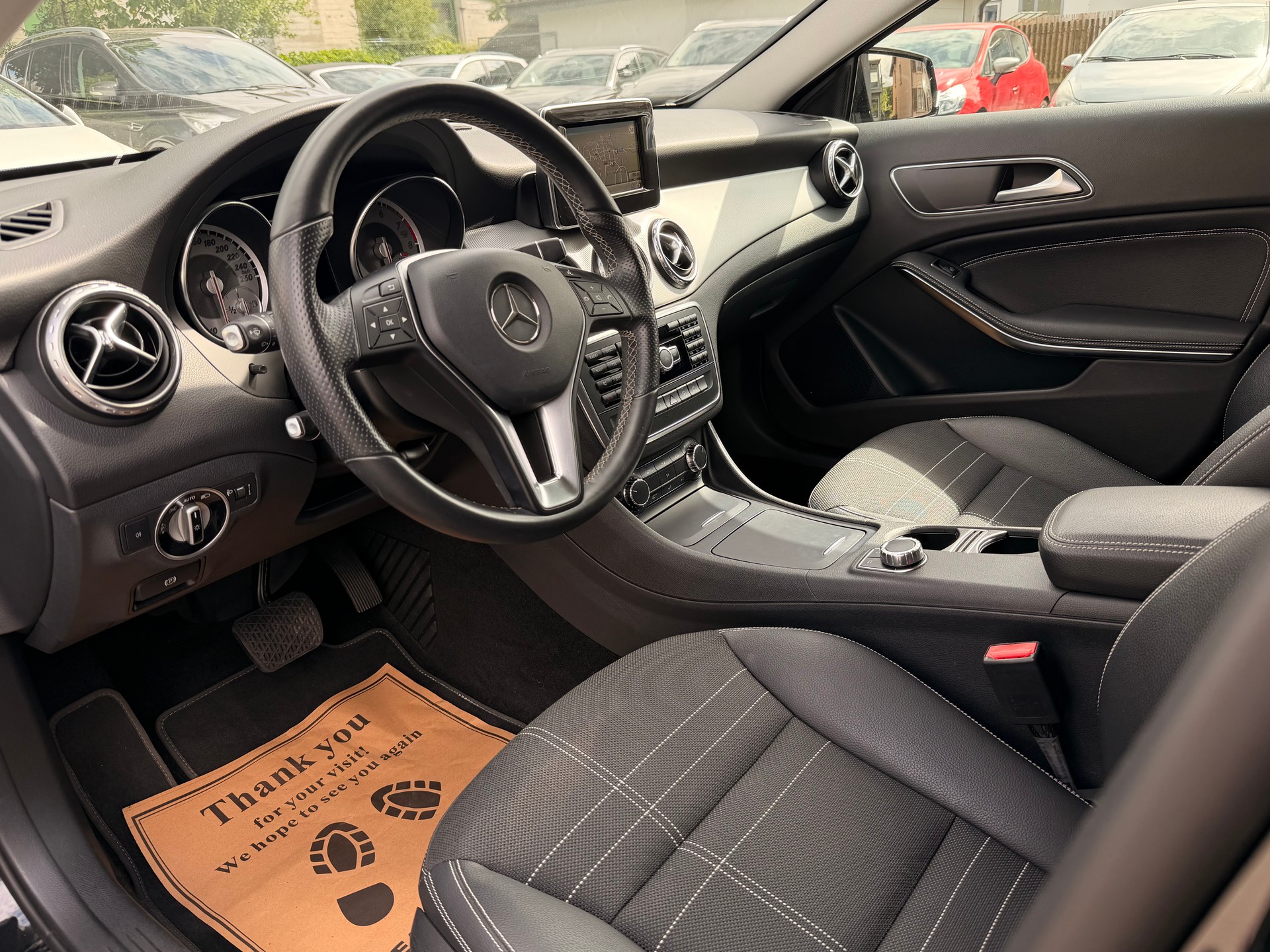 MERCEDES-BENZ GLA 200 Night Star 7G-DCT-image-17
