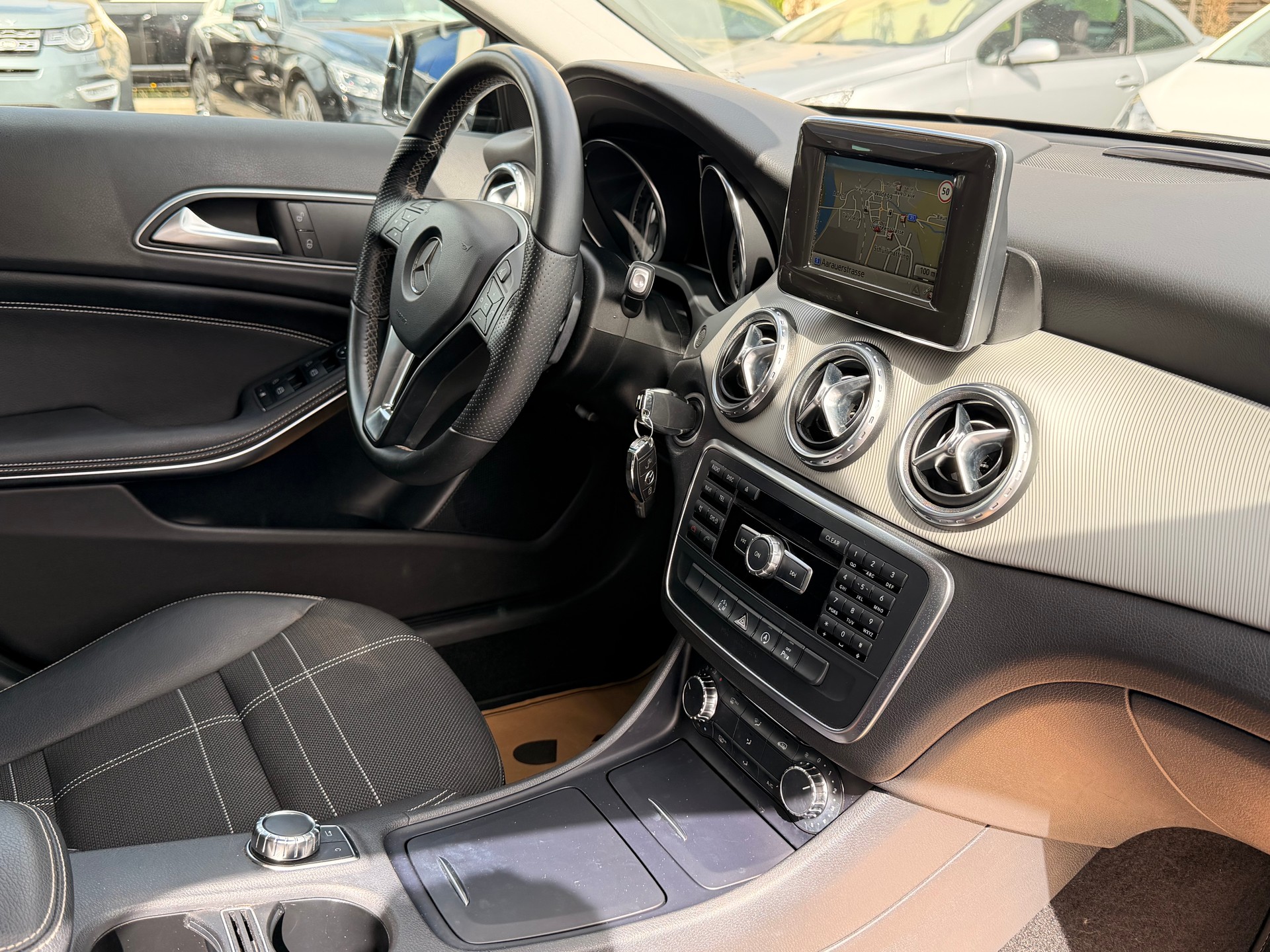 MERCEDES-BENZ GLA 200 Night Star 7G-DCT-image-15