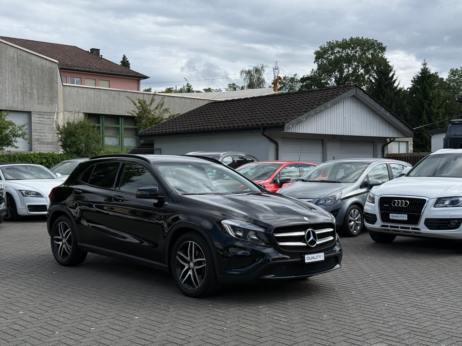 MERCEDES-BENZ GLA 200 Night Star 7G-DCT-image-0
