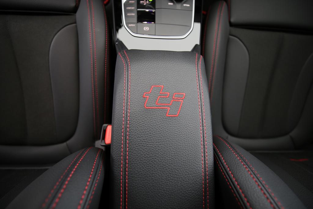 BMW 128ti-image-10