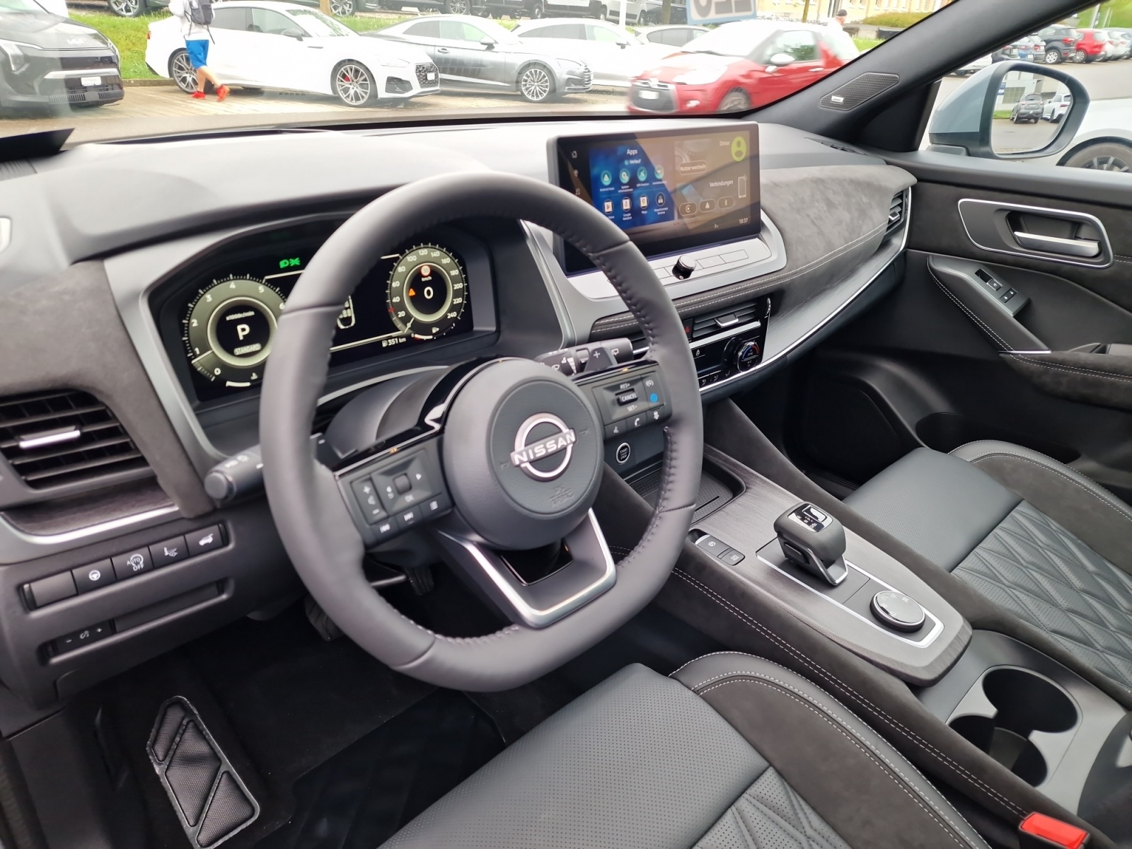 NISSAN Qashqai 1.3 DIG-T MHEV Tekna+ 4x4 Panorama-image-12
