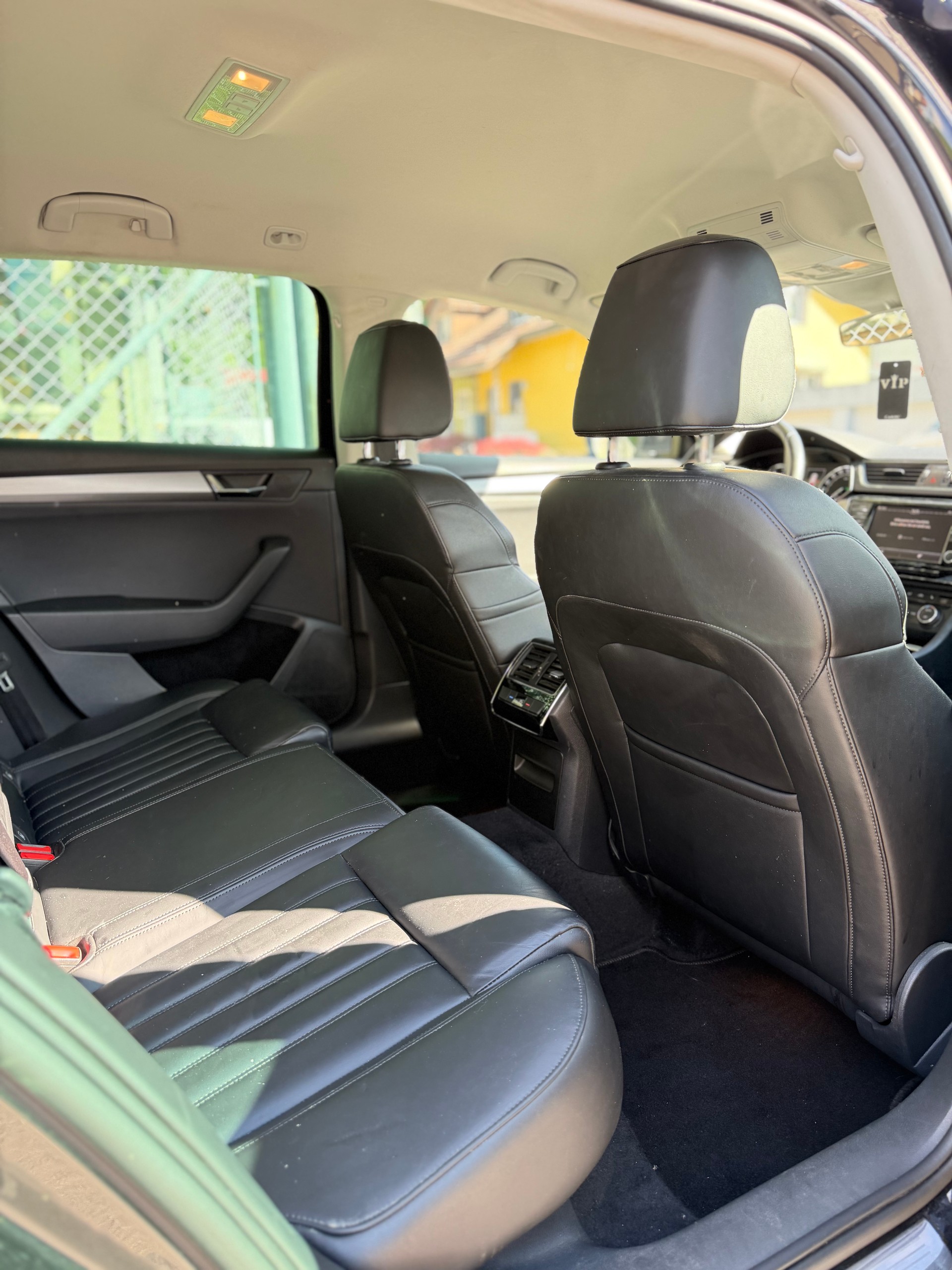 SKODA Superb Combi 1.8 TSI Style DSG-image-4