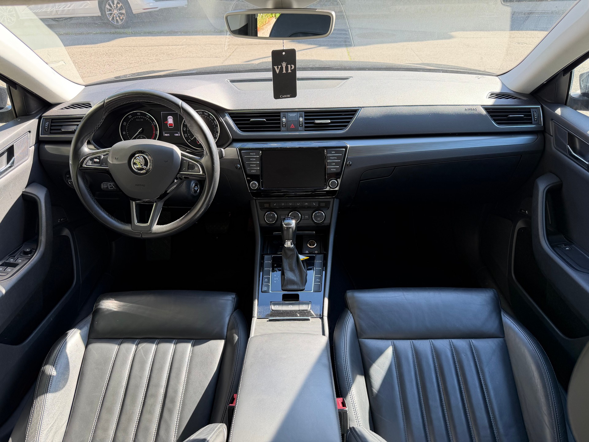 SKODA Superb Combi 1.8 TSI Style DSG-image-5