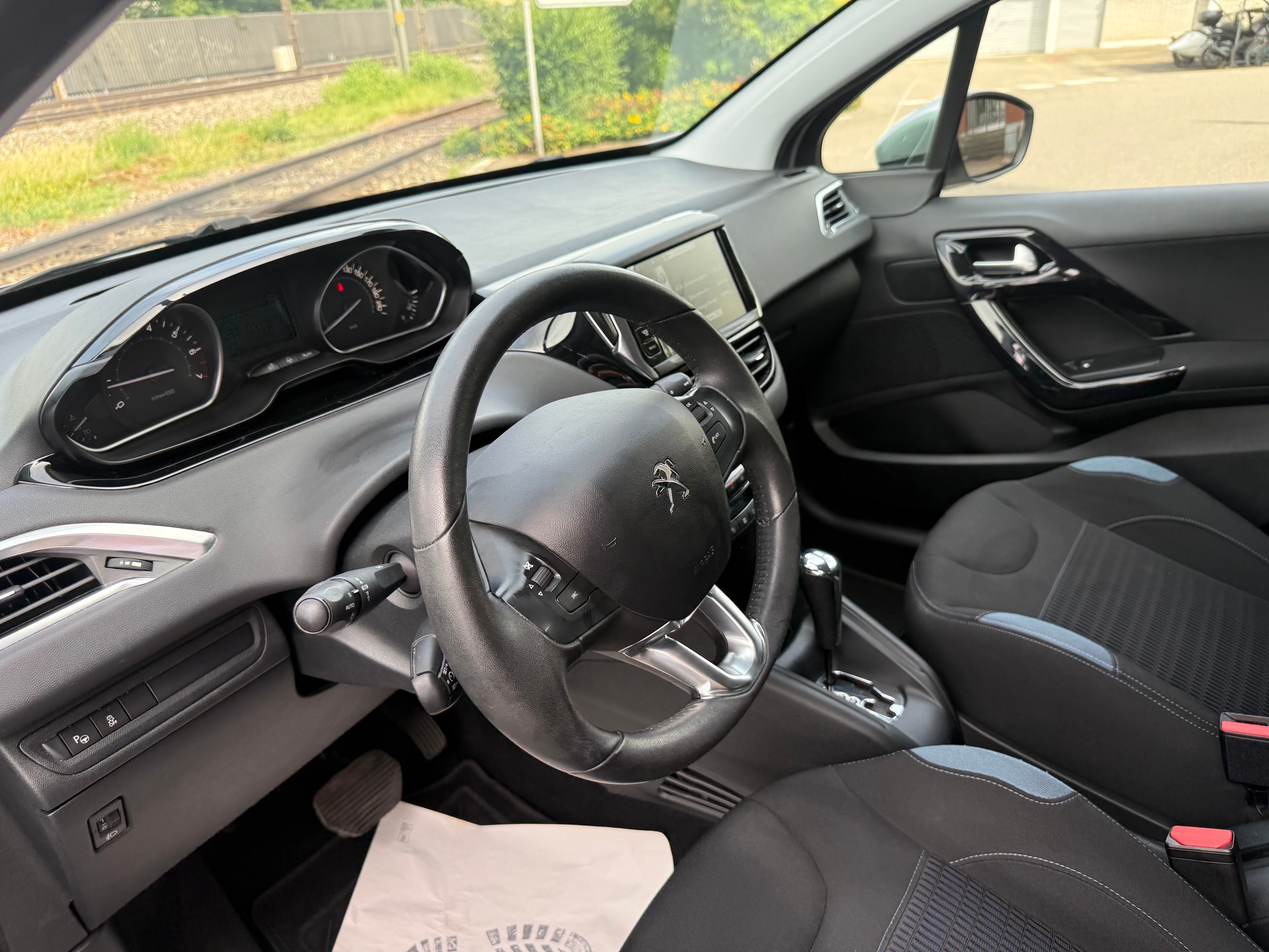 PEUGEOT 208 1.6 VTI Allure Automatik-image-7