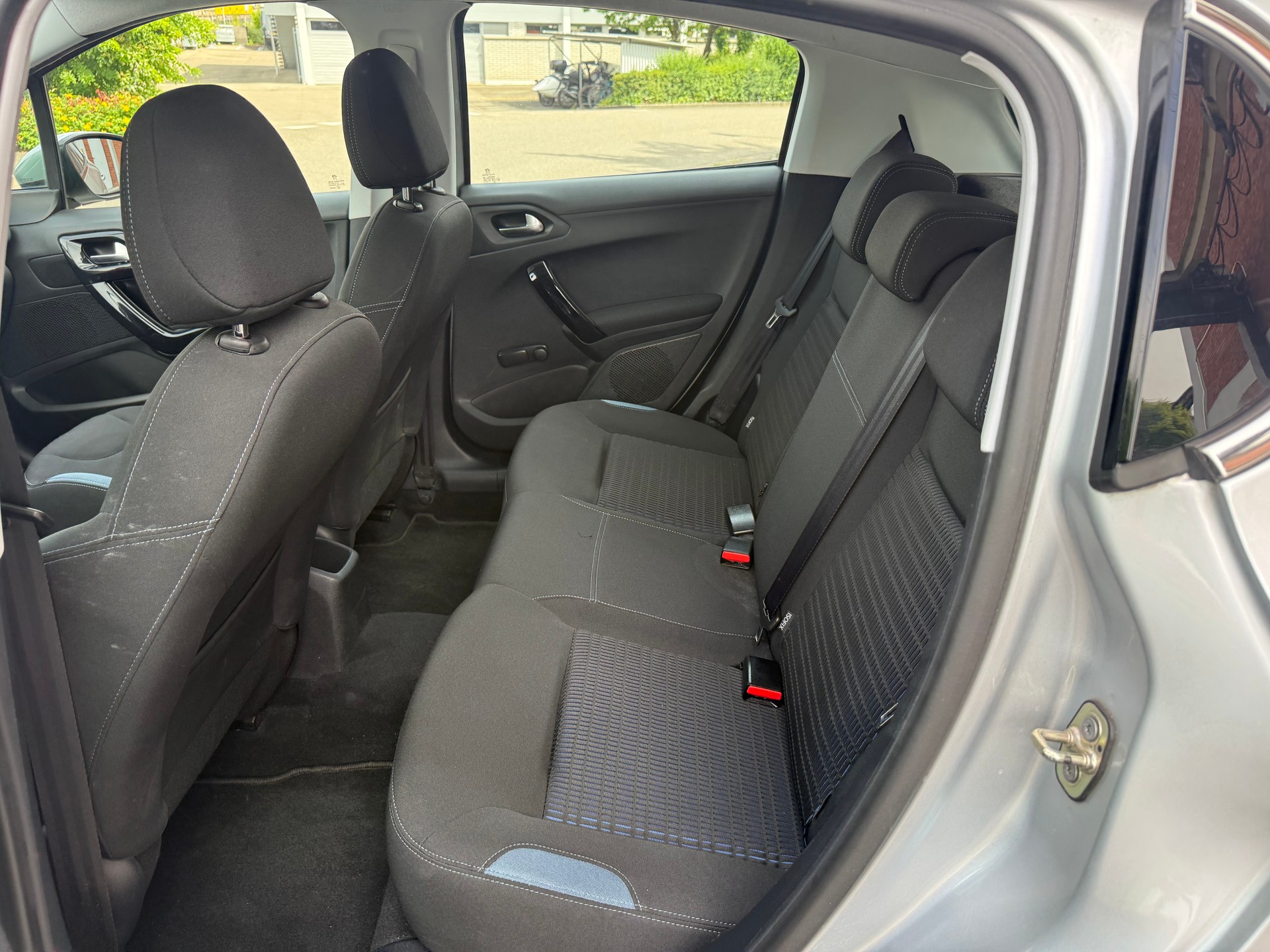 PEUGEOT 208 1.6 VTI Allure Automatik-image-9