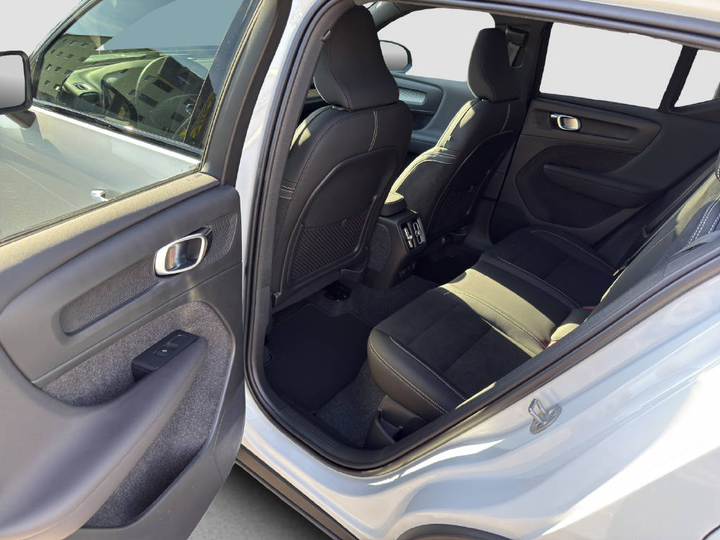VOLVO EX40 Twin XCENTRIC Edition AWD-image-12