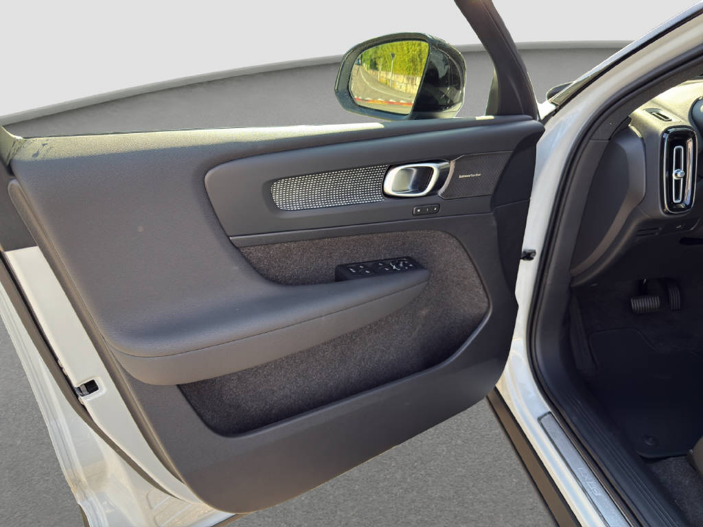 VOLVO EX40 Twin XCENTRIC Edition AWD-image-6