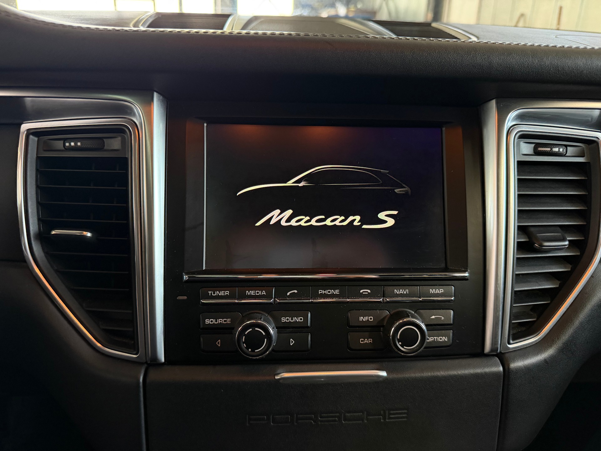 PORSCHE Macan S Diesel PDK | CH-Auto | Pano Dach | RF-Kamera-image-15