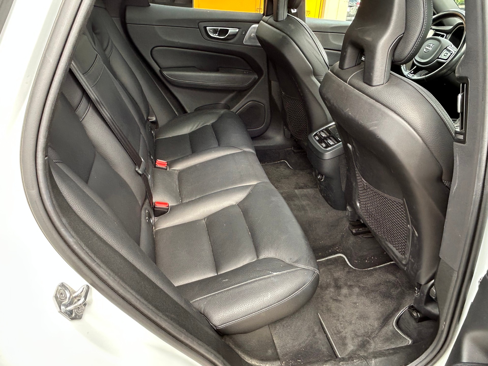 VOLVO XC60 D5 AWD R-Design Geartronic-image-9