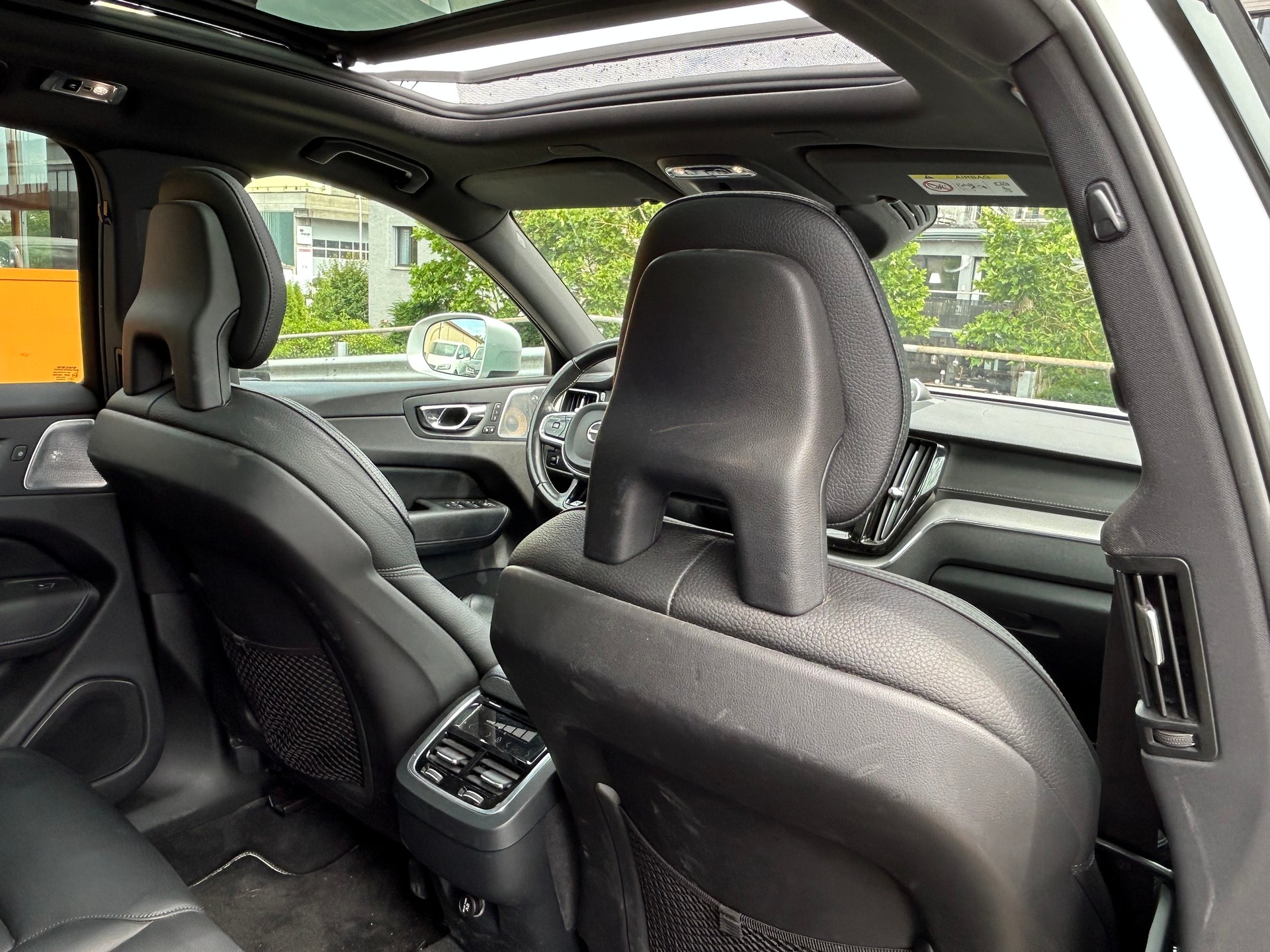 VOLVO XC60 D5 AWD R-Design Geartronic-image-12