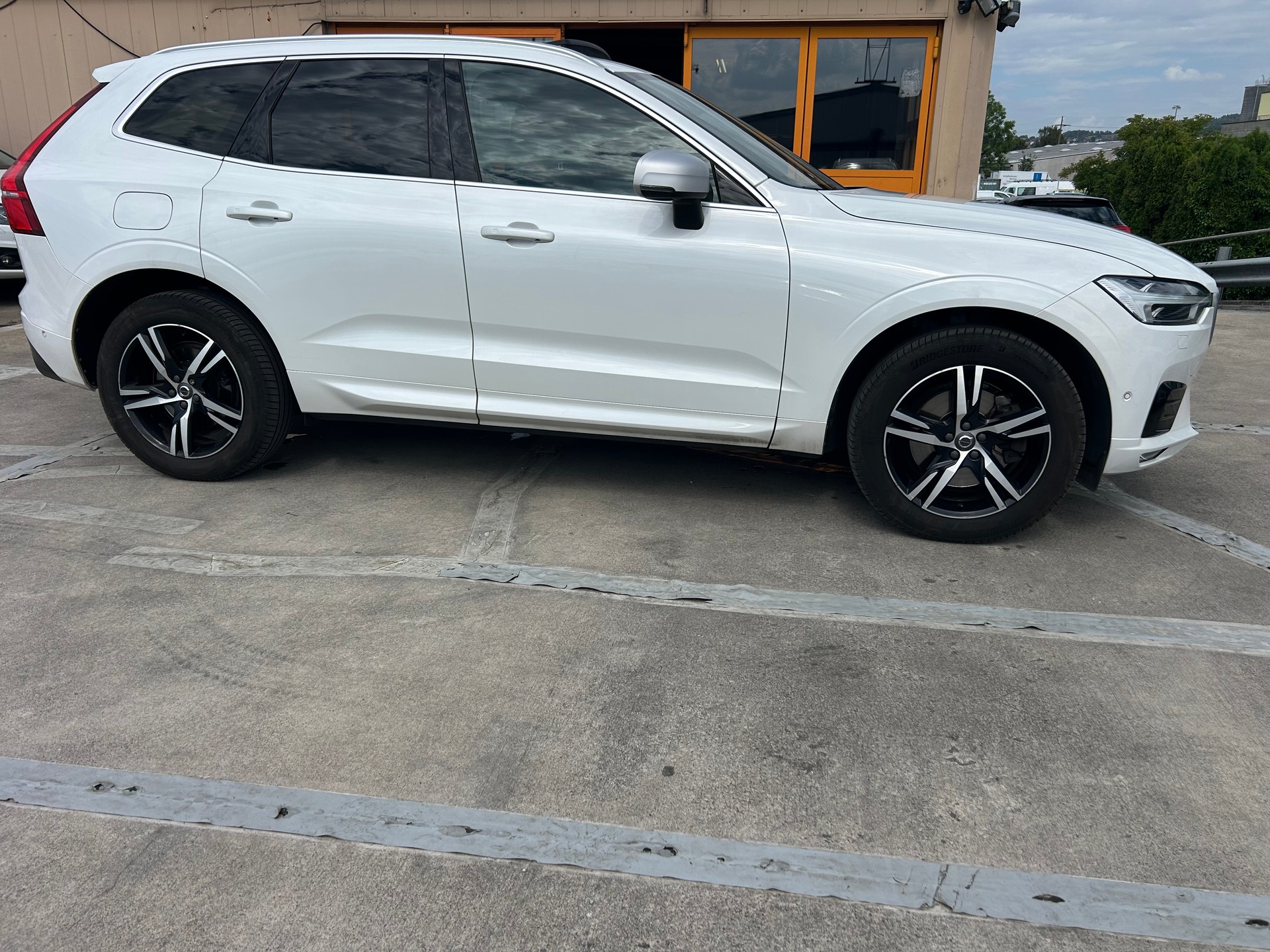 VOLVO XC60 D5 AWD R-Design Geartronic-image-5