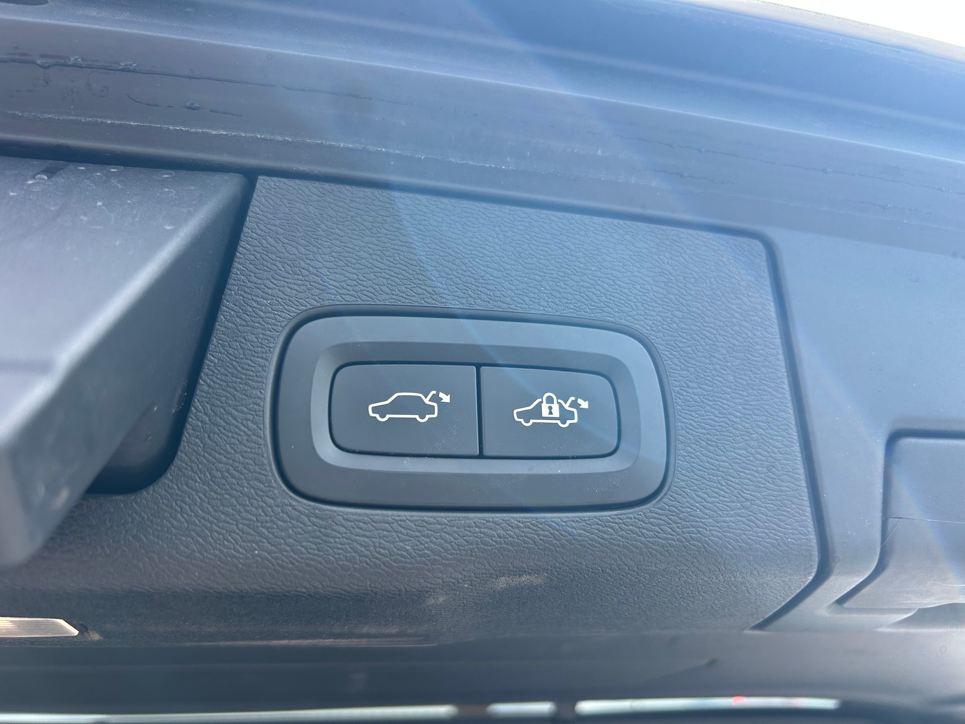 VOLVO XC60 D5 AWD R-Design Geartronic-image-17
