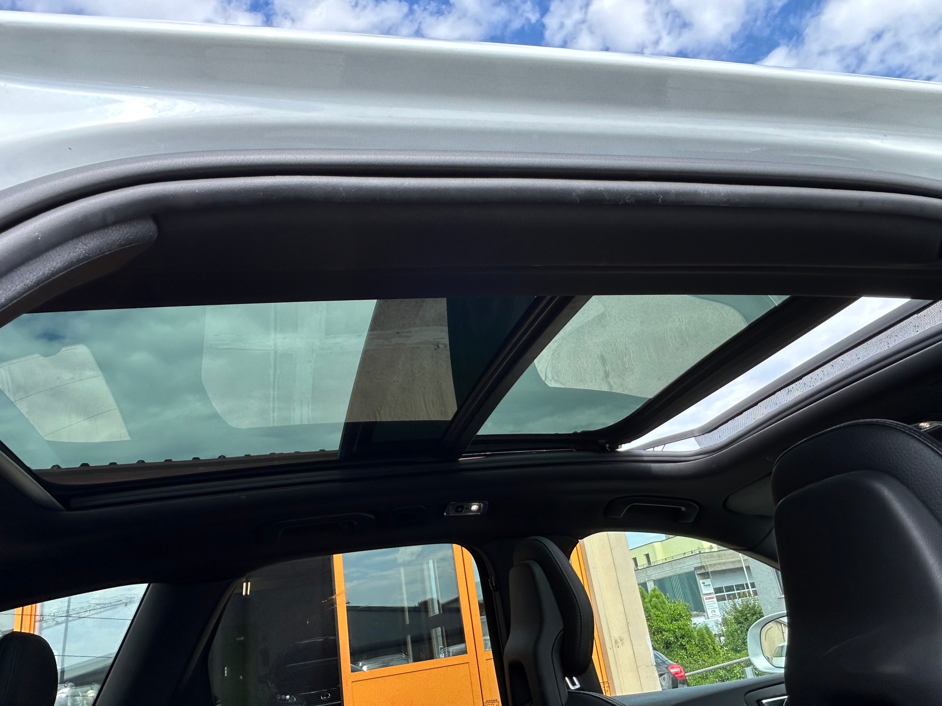 VOLVO XC60 D5 AWD R-Design Geartronic-image-13