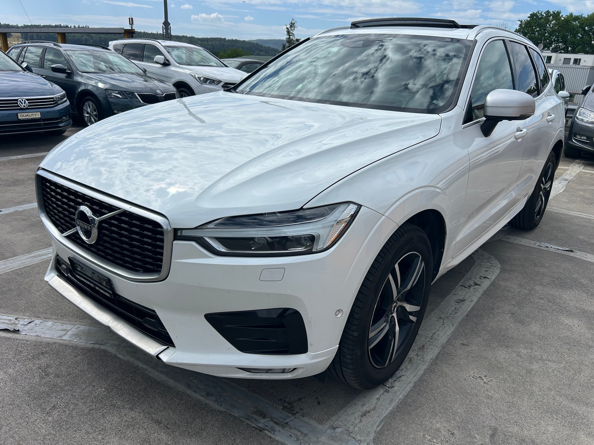 VOLVO XC60 D5 AWD R-Design Geartronic-image-0