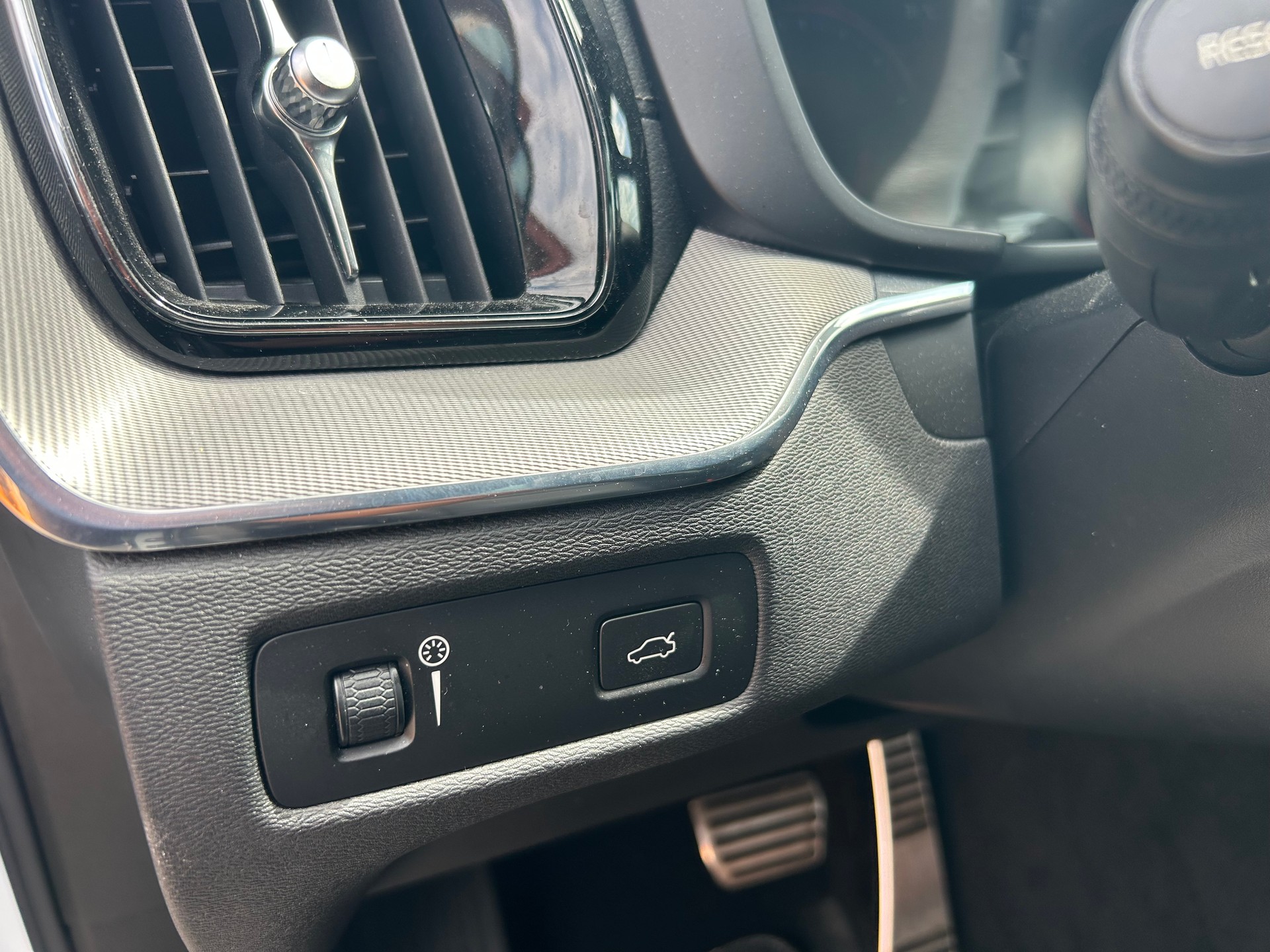 VOLVO XC60 D5 AWD R-Design Geartronic-image-16