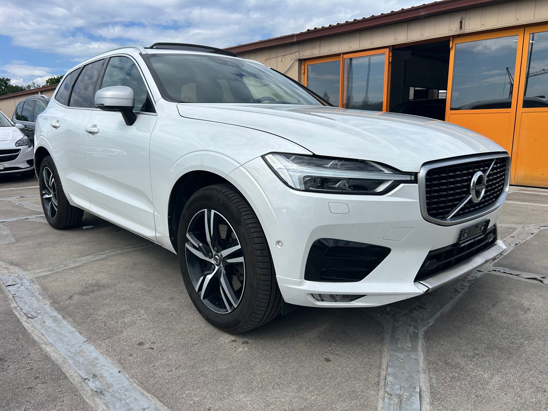 VOLVO XC60 D5 AWD R-Design Geartronic-image-6