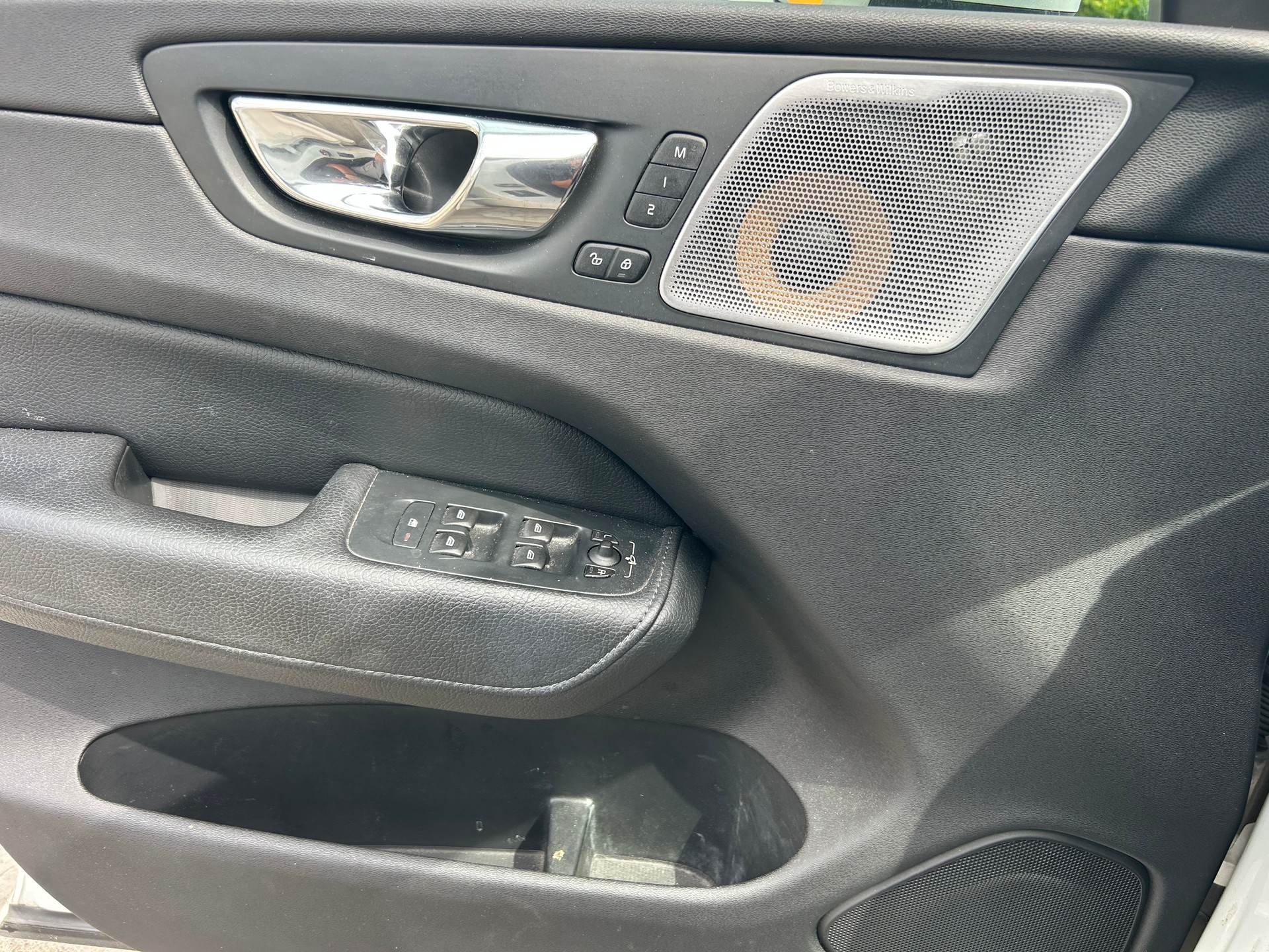 VOLVO XC60 D5 AWD R-Design Geartronic-image-21