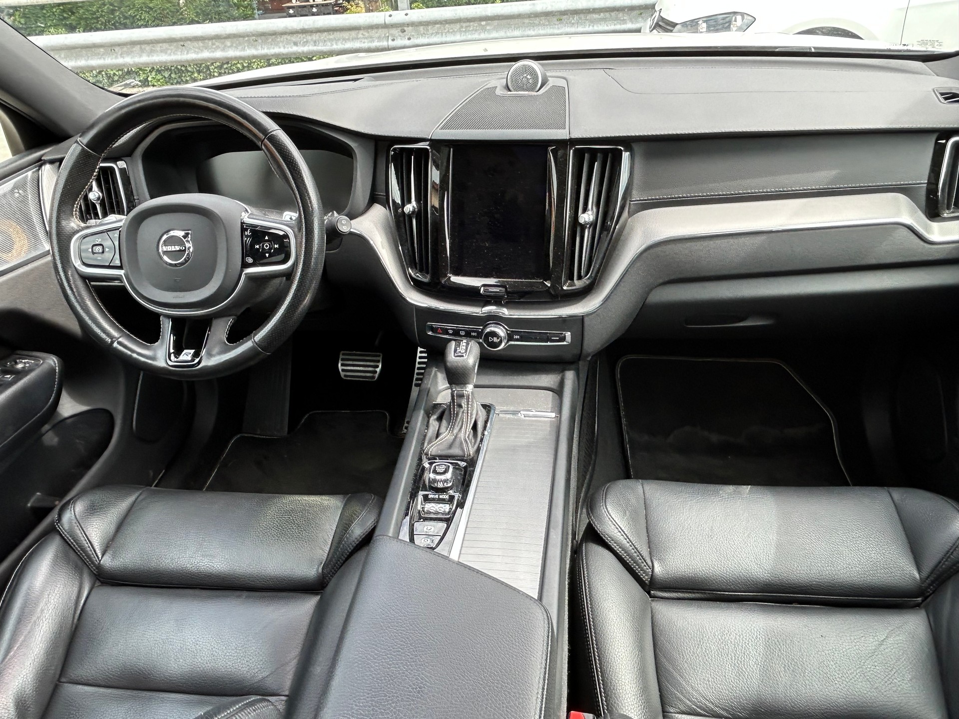 VOLVO XC60 D5 AWD R-Design Geartronic-image-8