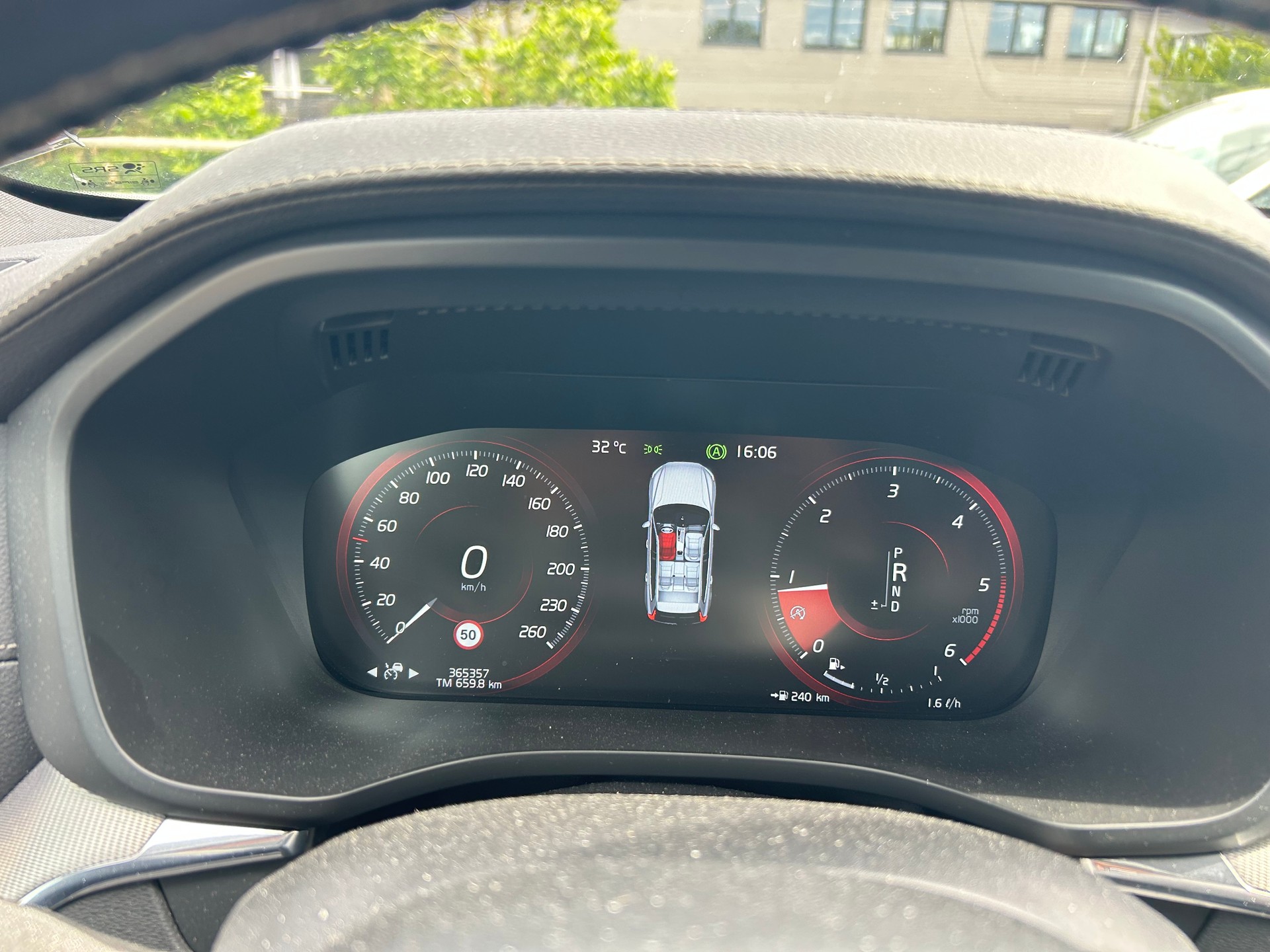 VOLVO XC60 D5 AWD R-Design Geartronic-image-22