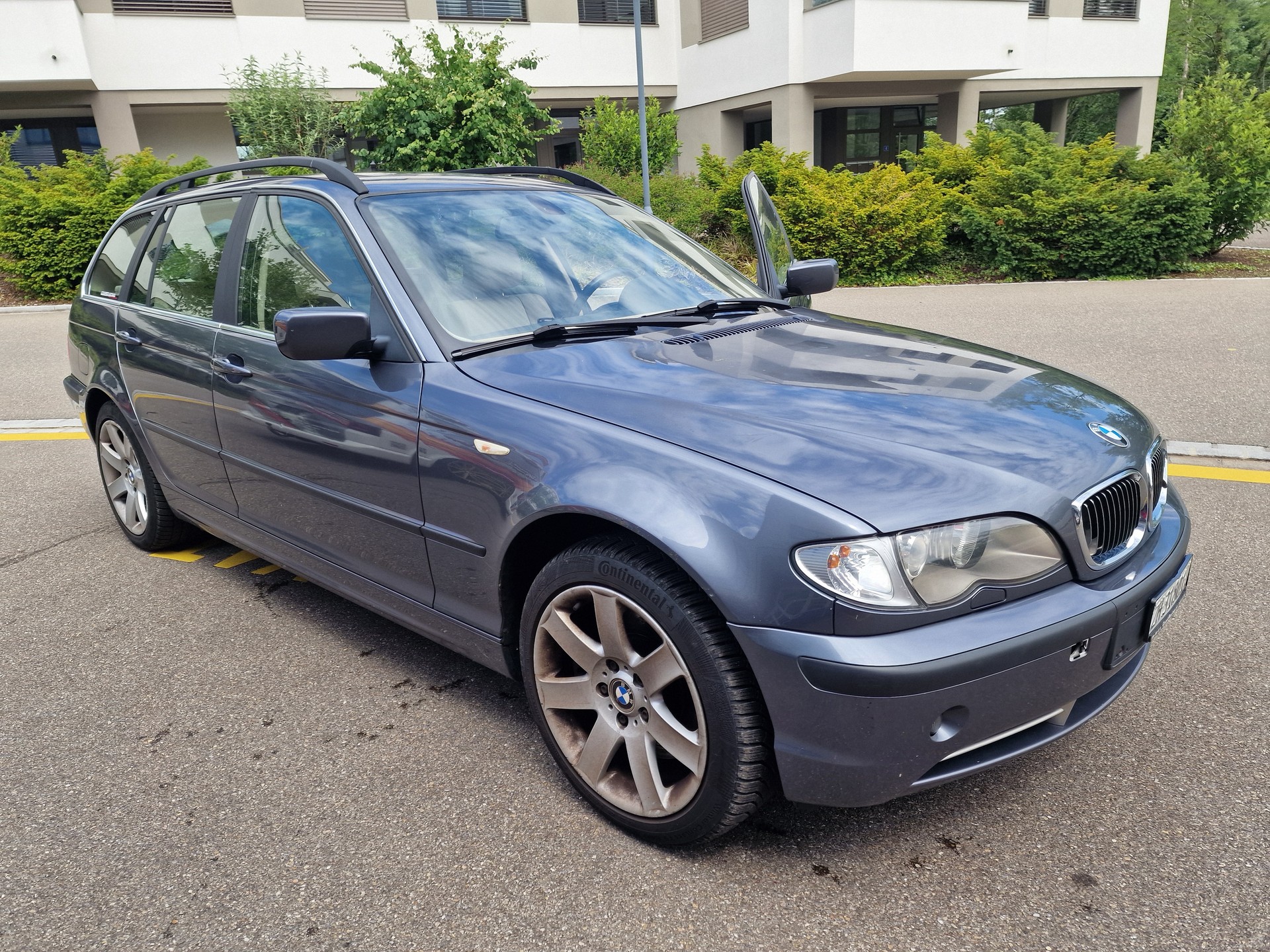 BMW 330xi Touring-image-6